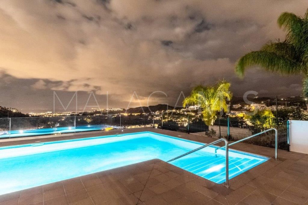 Atico duplex a la venta in Benahavis with 3 bedrooms