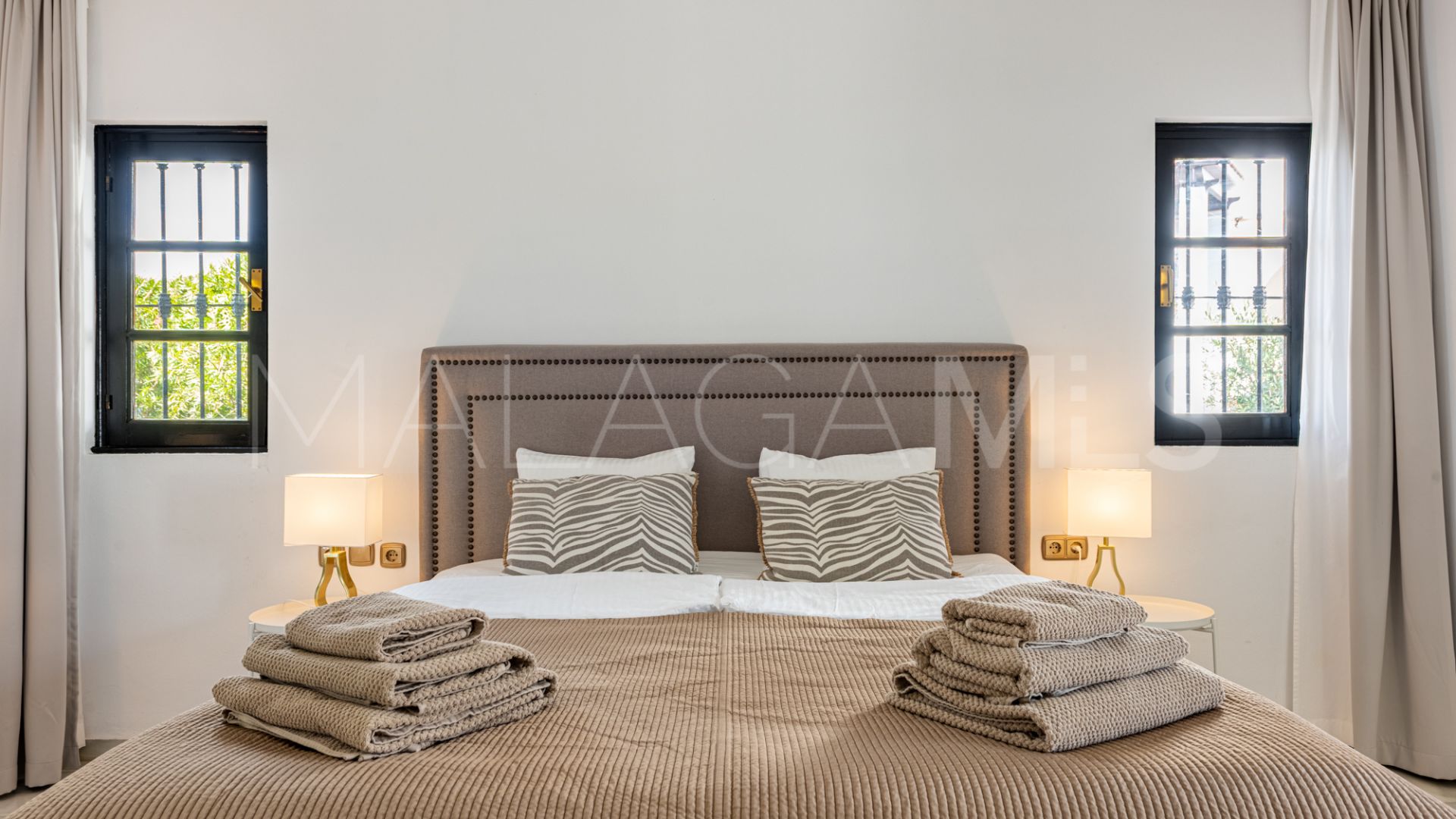 Atico duplex a la venta in Benahavis with 3 bedrooms
