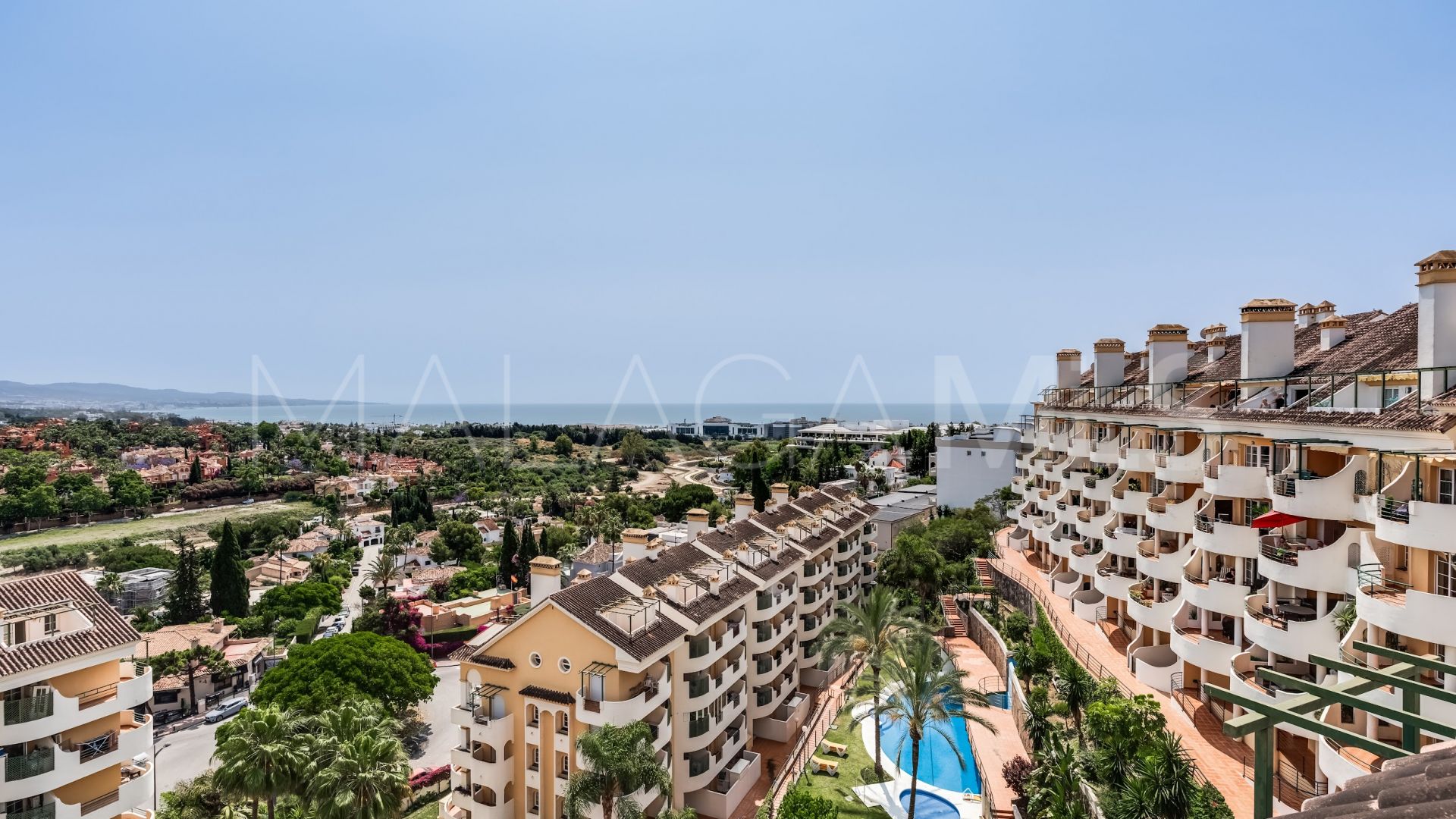 Duplex penthouse for sale in Señorio de Aloha