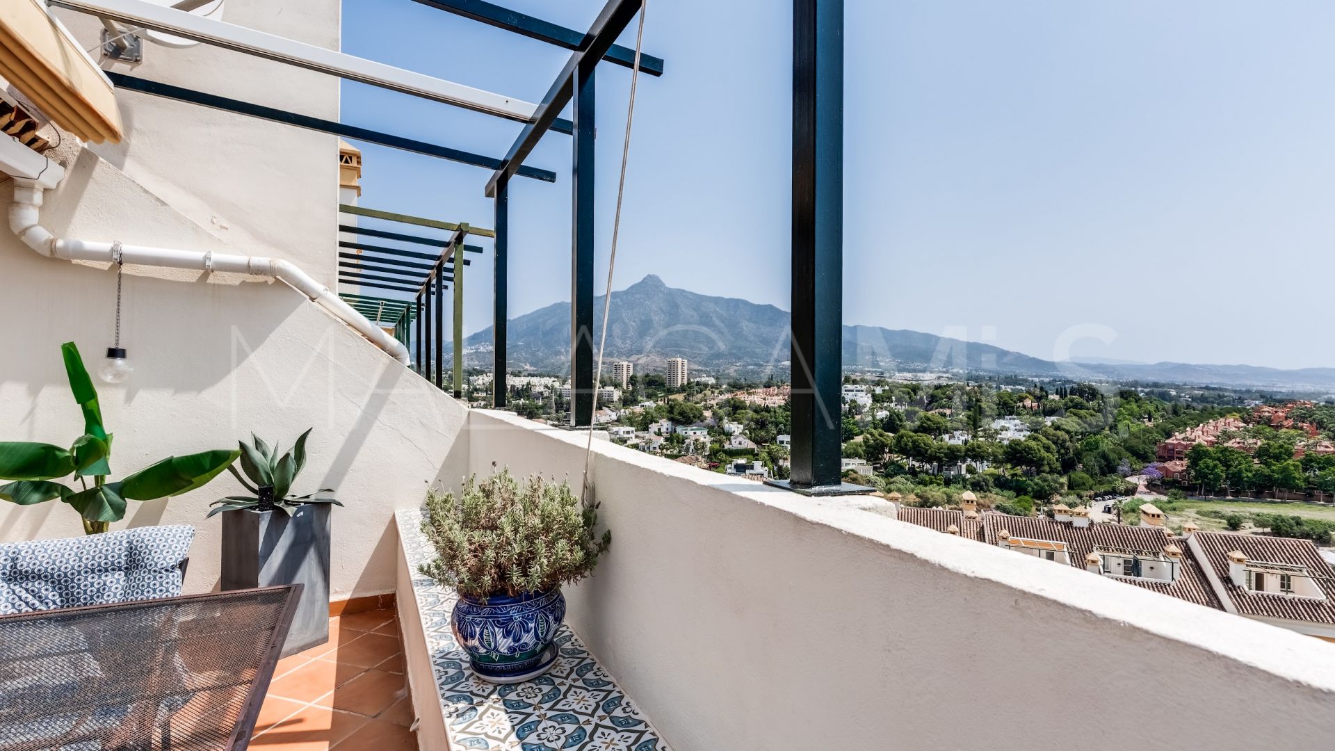 Duplex penthouse for sale in Señorio de Aloha