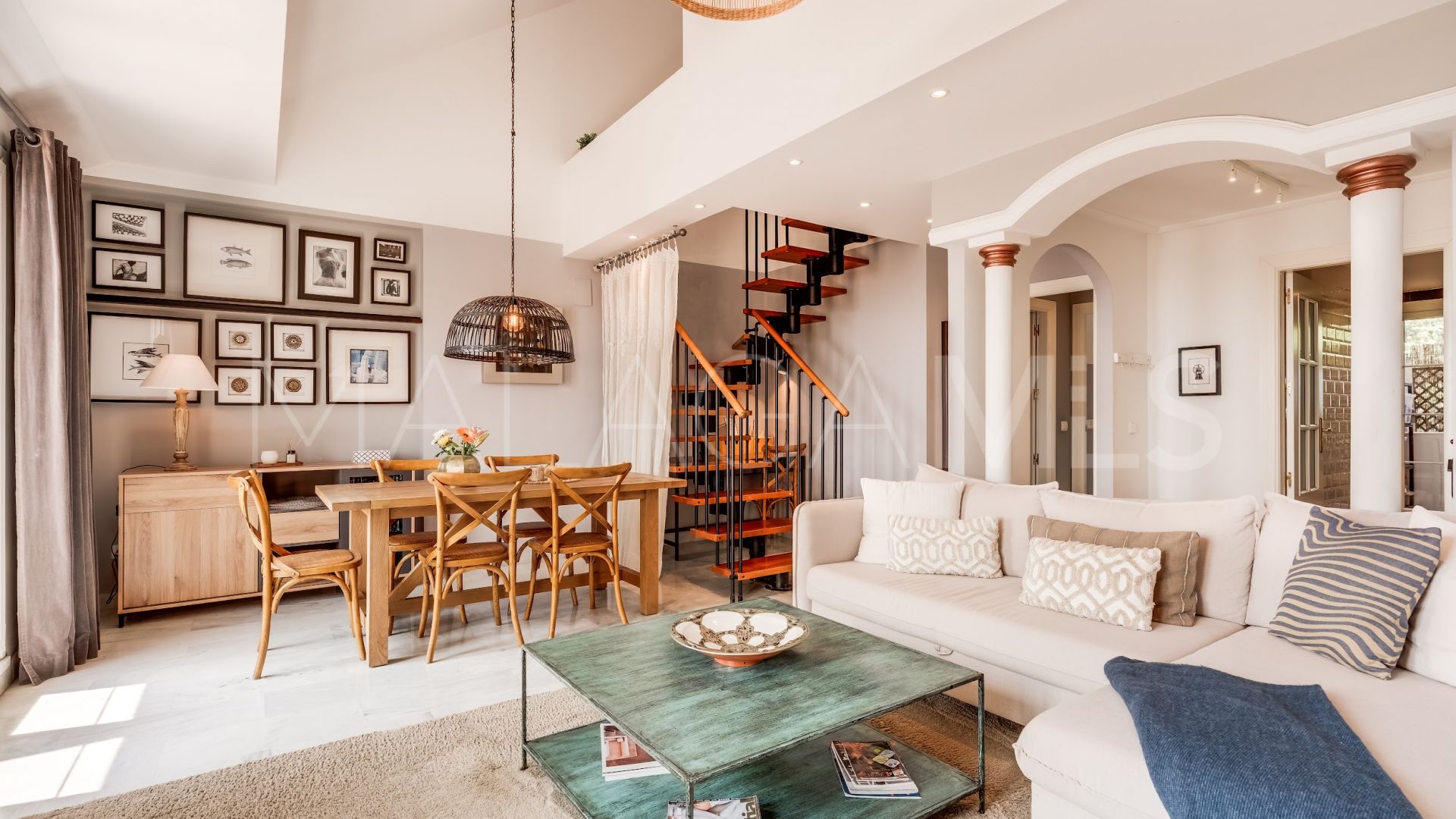 Duplex penthouse for sale in Señorio de Aloha