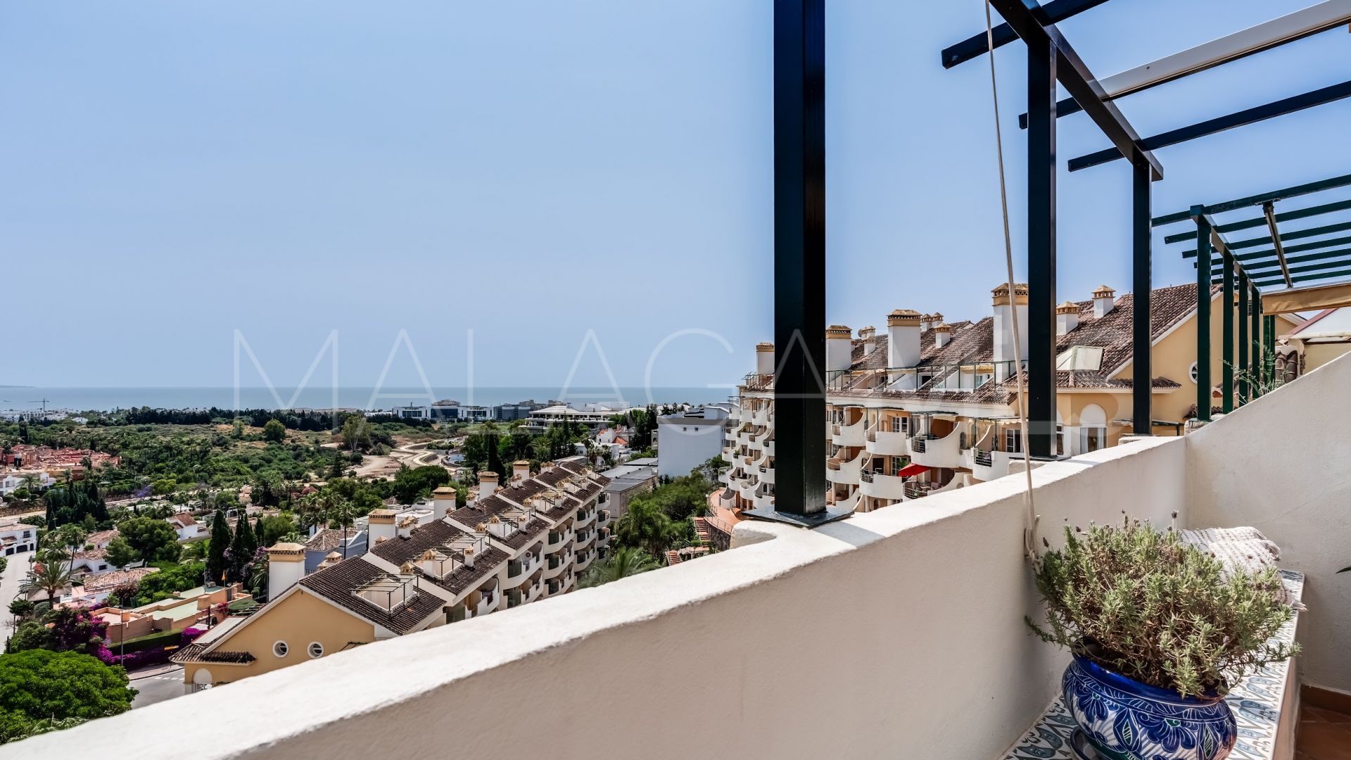 Duplex penthouse for sale in Señorio de Aloha