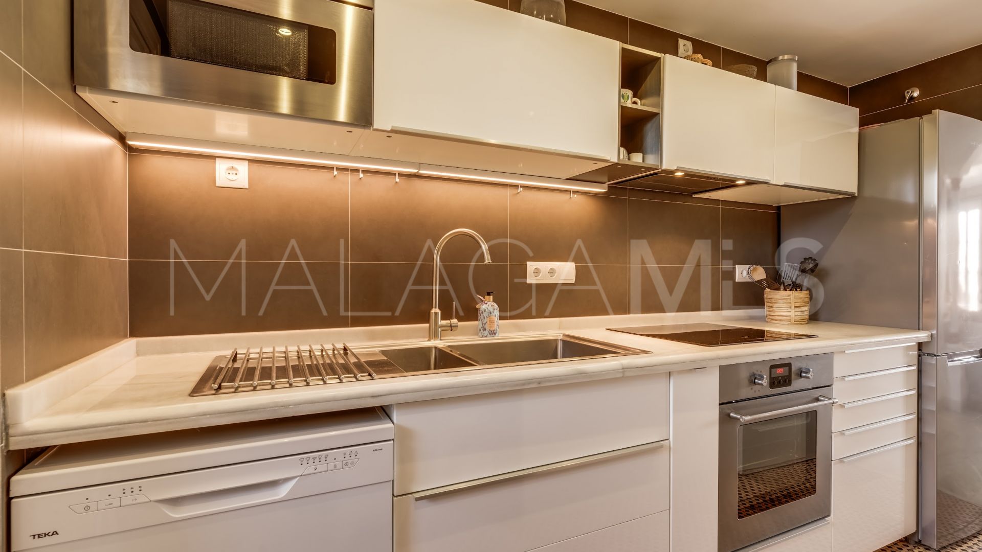 Duplex penthouse for sale in Señorio de Aloha