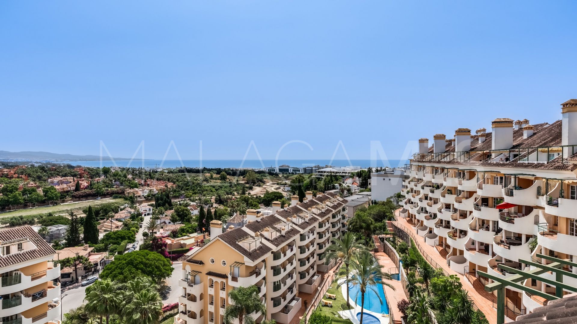 For sale duplex penthouse with 2 bedrooms in Señorio de Aloha