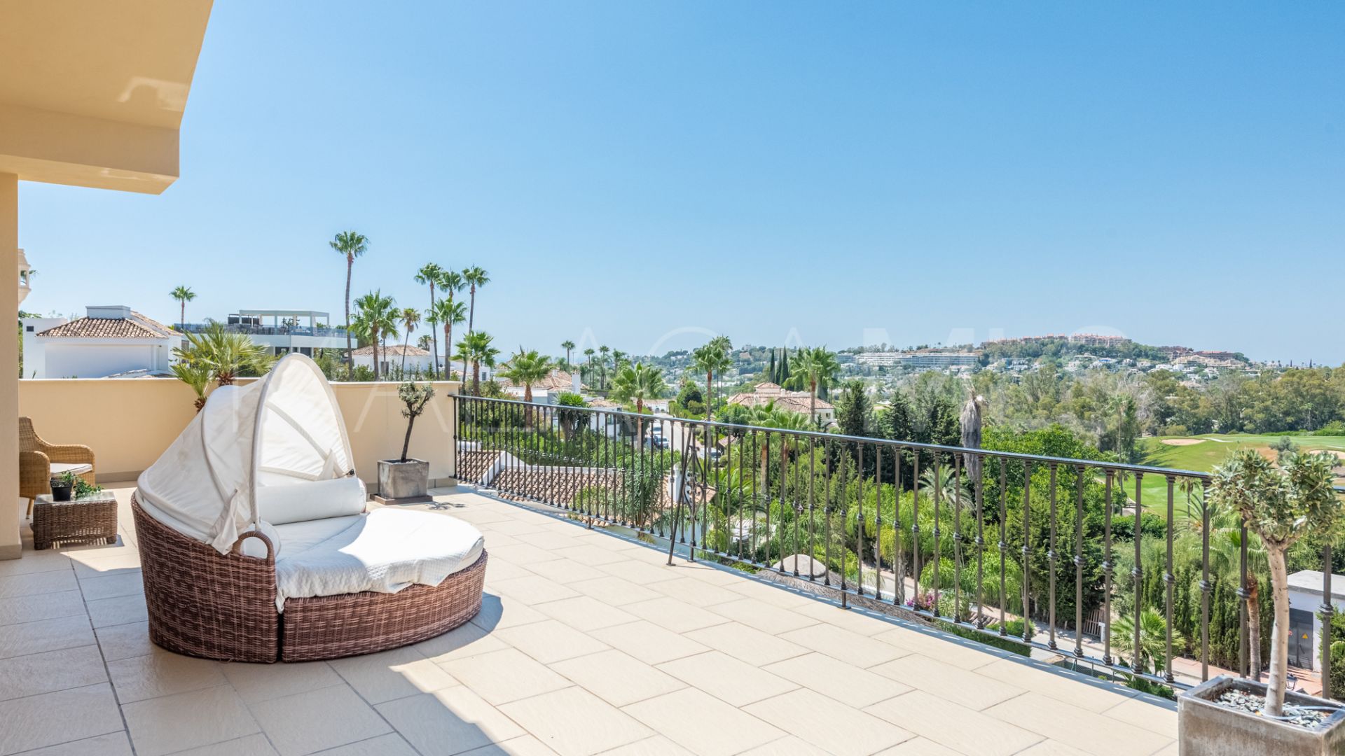 Villa for sale in Nueva Andalucia