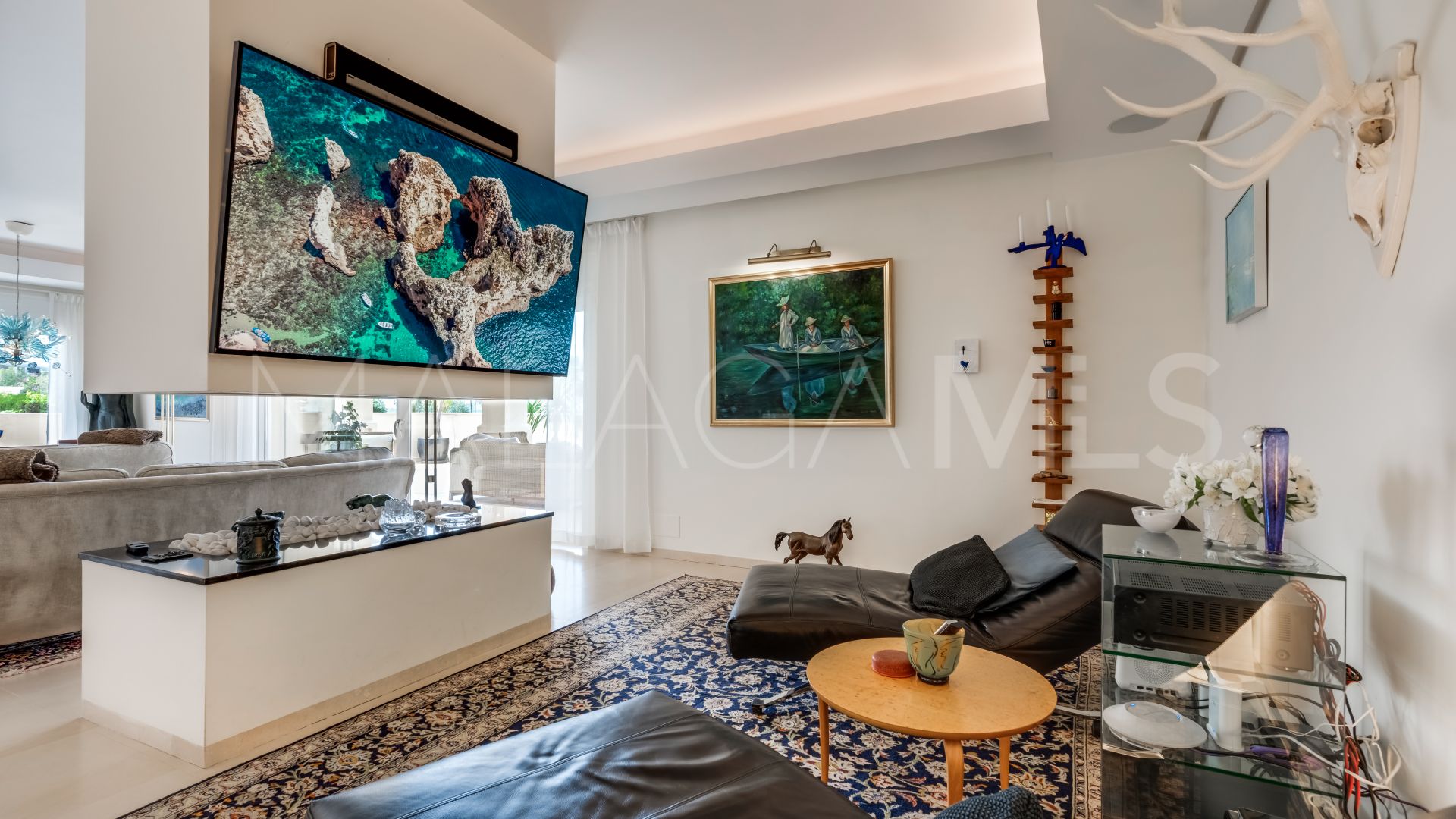 Villa for sale in Nueva Andalucia