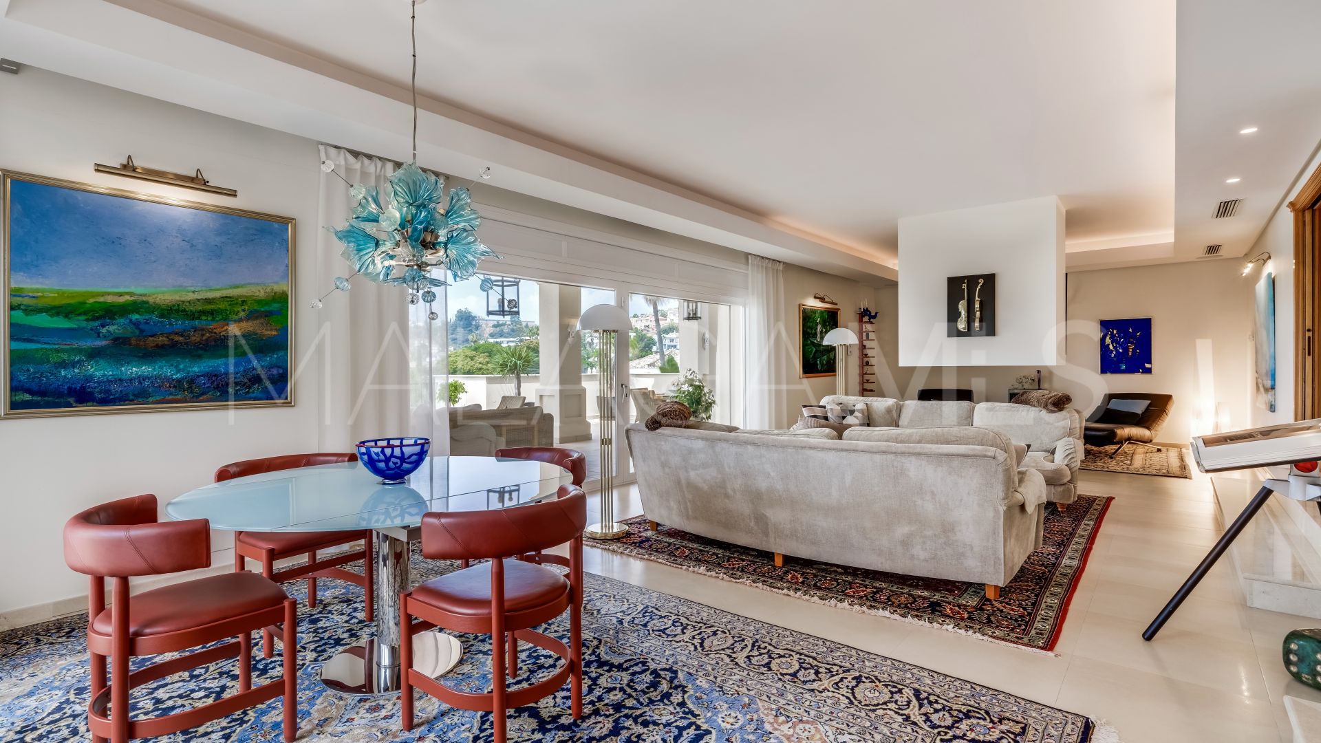 Villa for sale in Nueva Andalucia