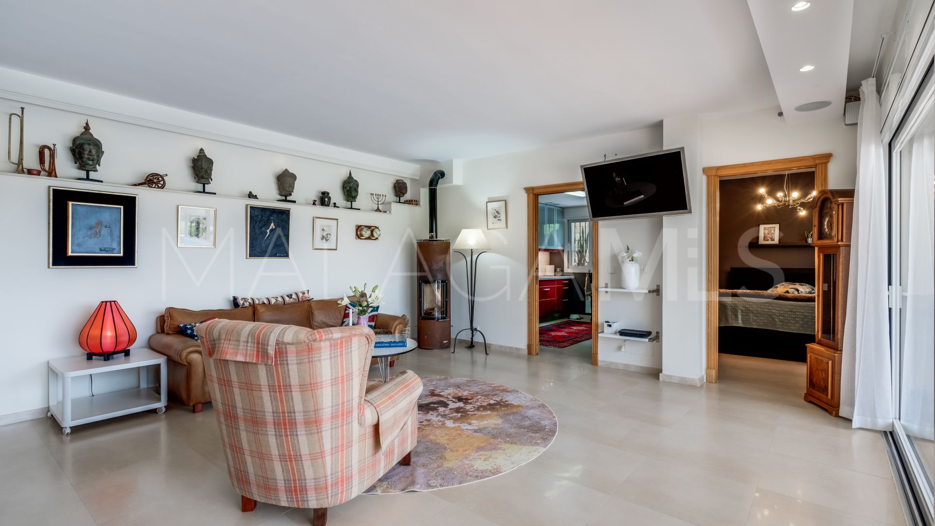 Villa for sale in Nueva Andalucia