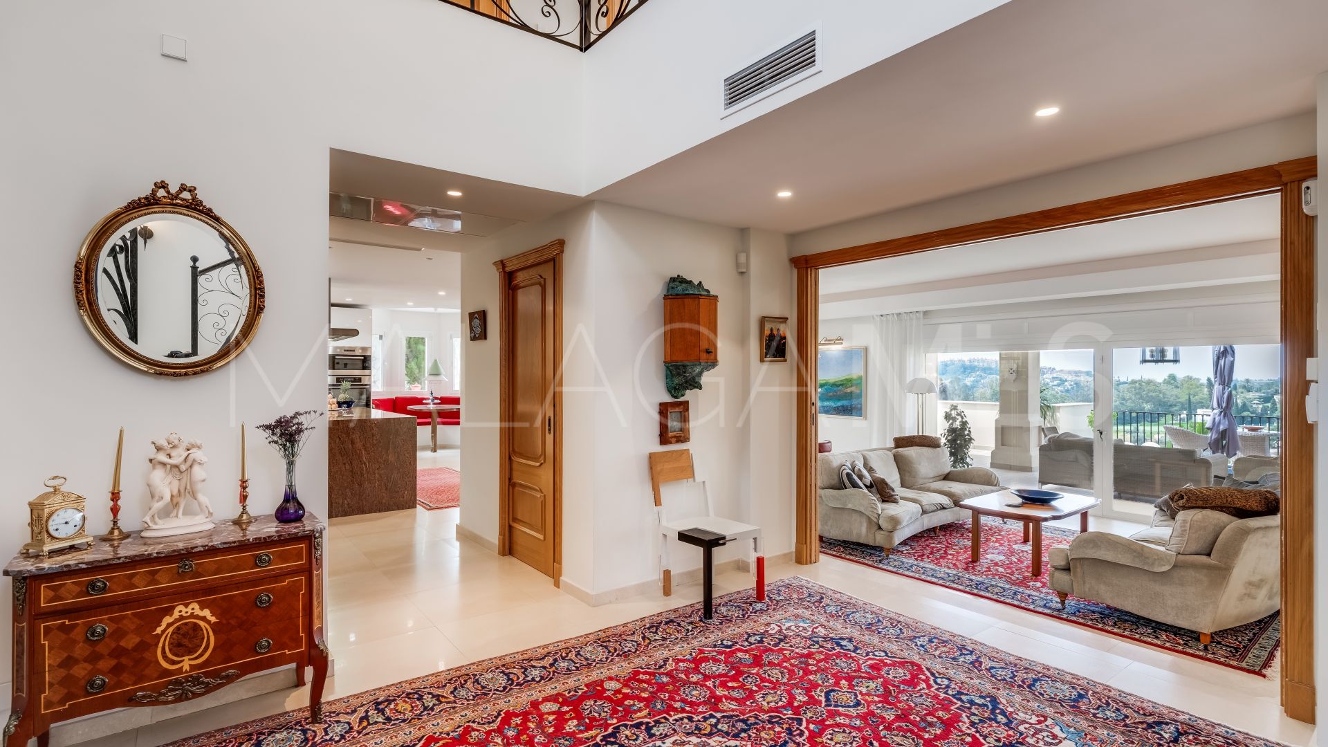 Villa for sale in Nueva Andalucia