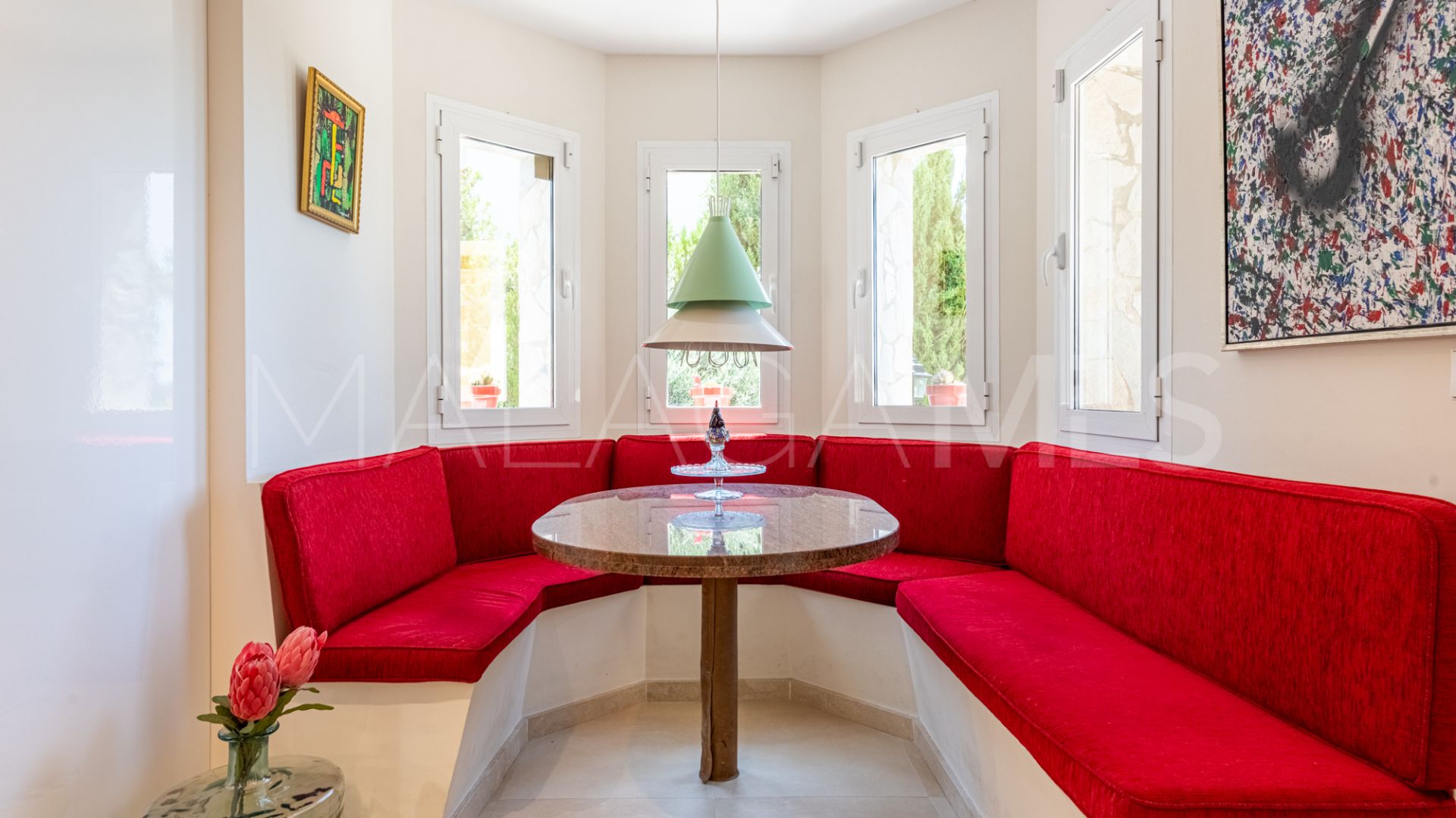 Villa for sale in Nueva Andalucia