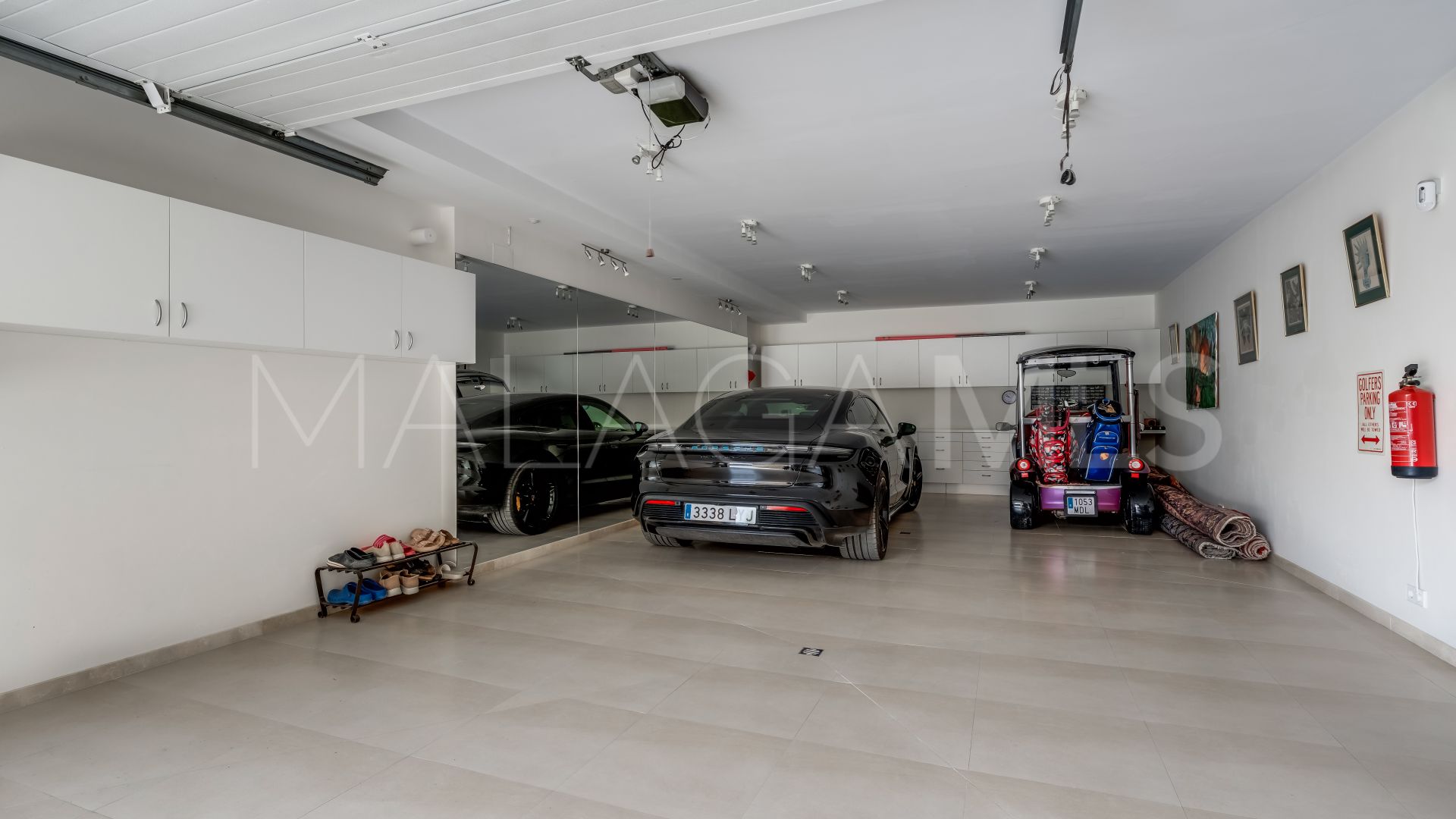 Villa for sale in Nueva Andalucia
