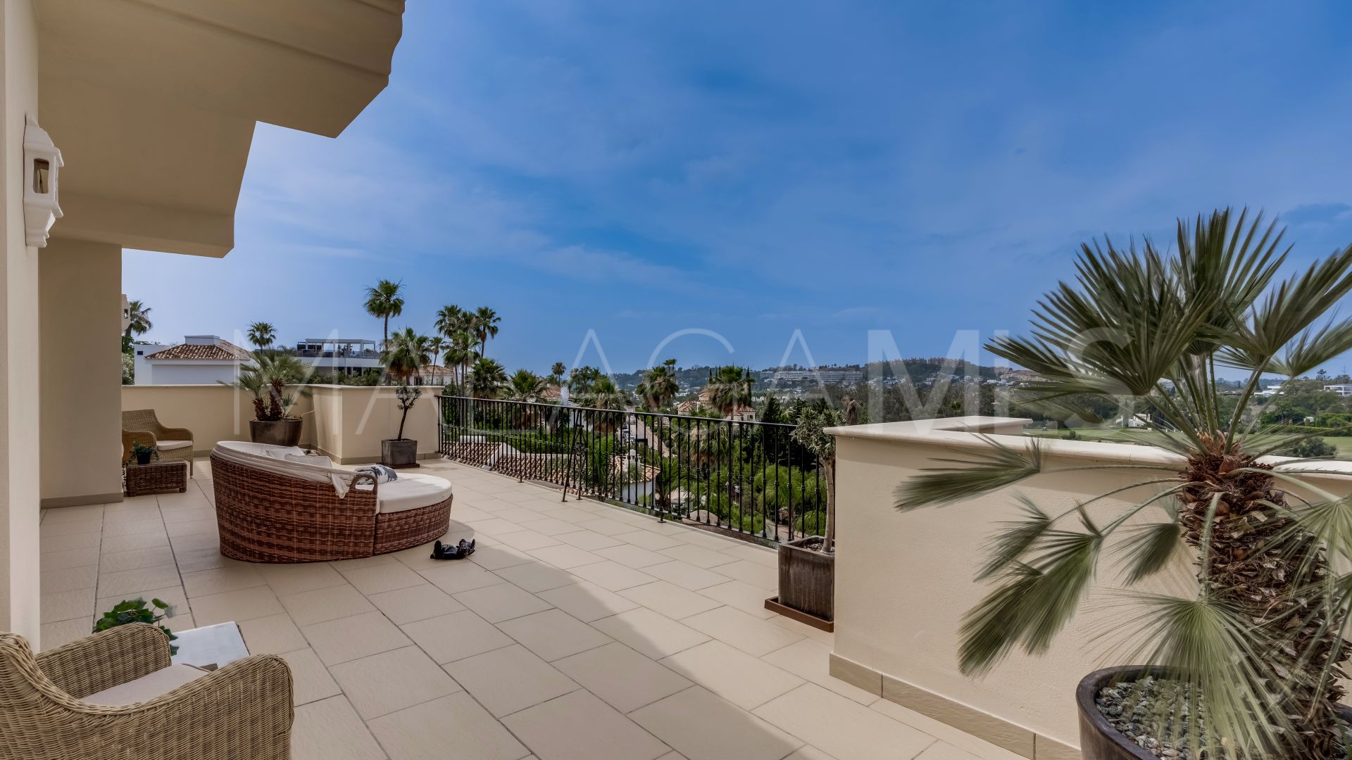 Villa for sale in Nueva Andalucia