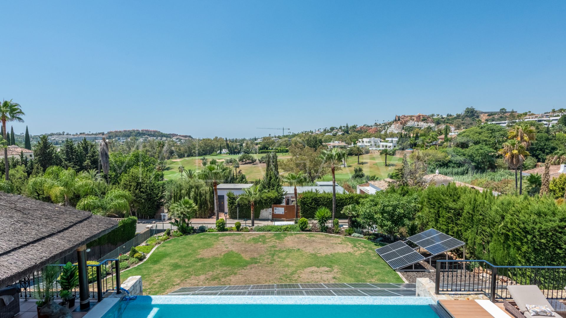 Villa for sale in Nueva Andalucia
