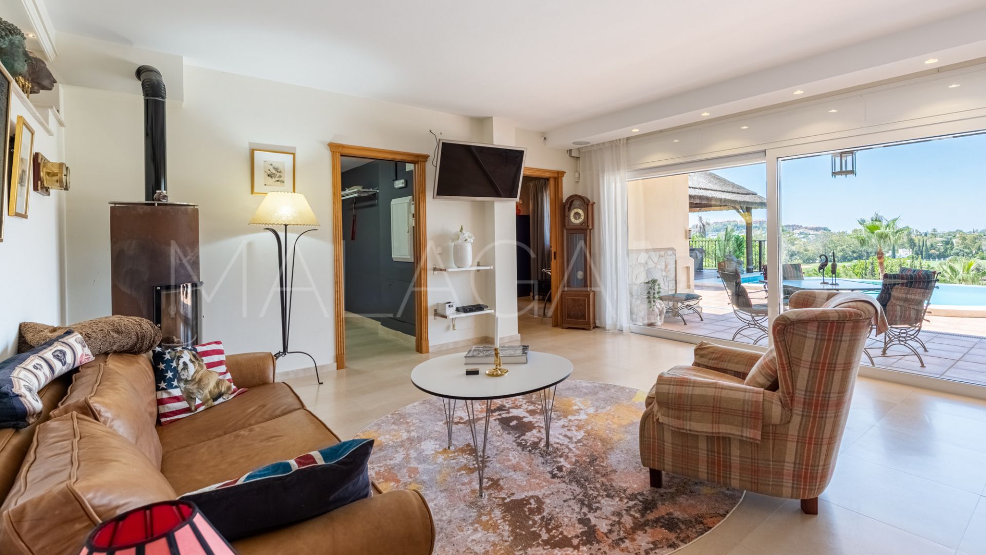Villa for sale in Nueva Andalucia