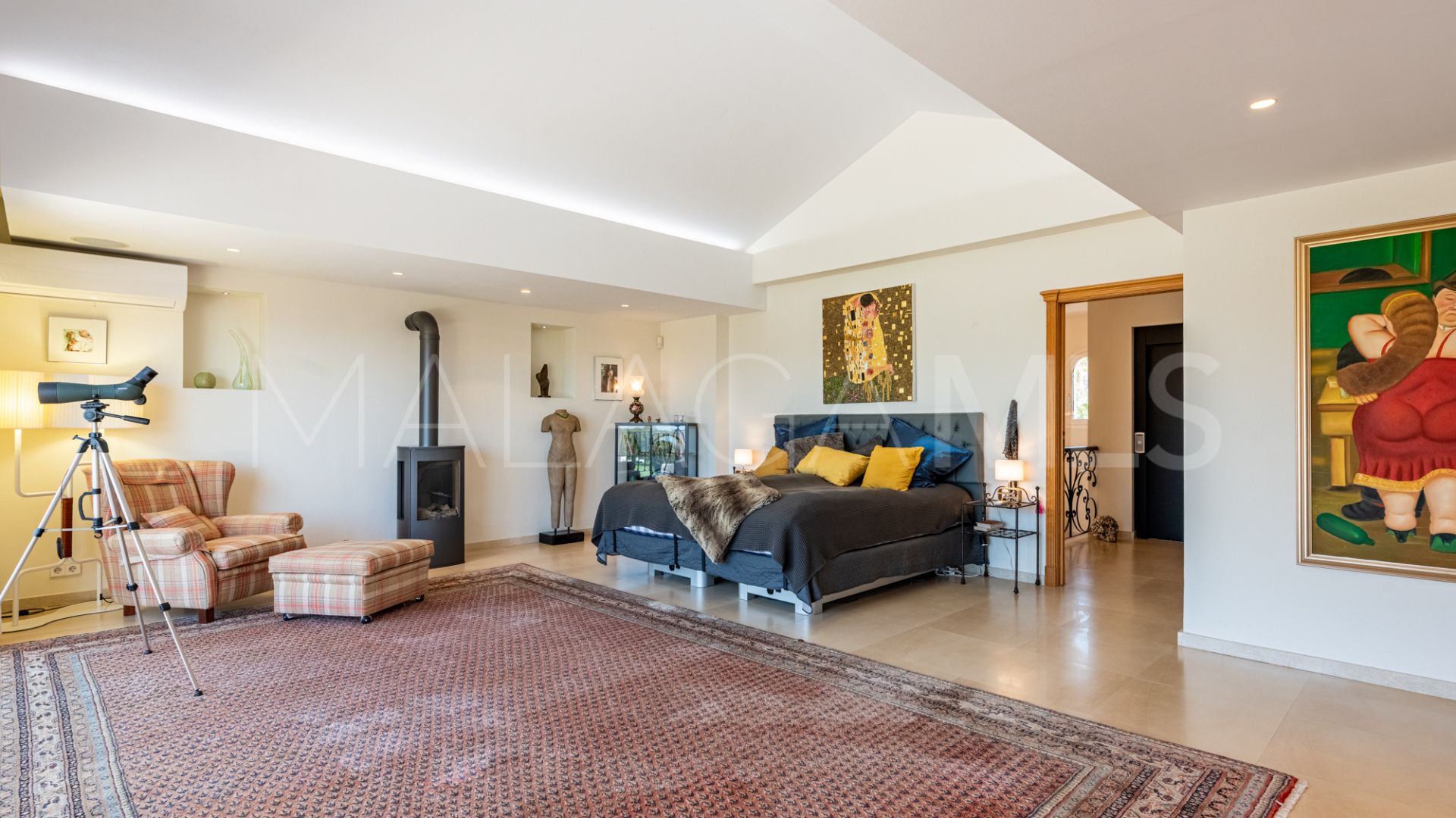 Villa for sale in Nueva Andalucia