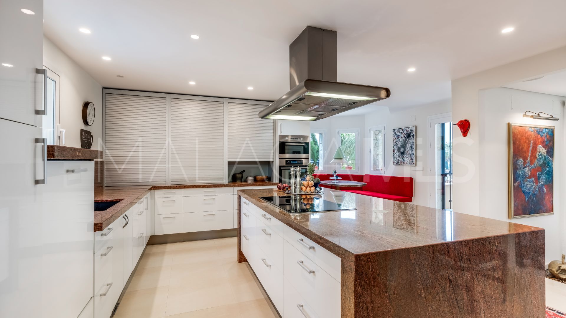 Villa for sale in Nueva Andalucia