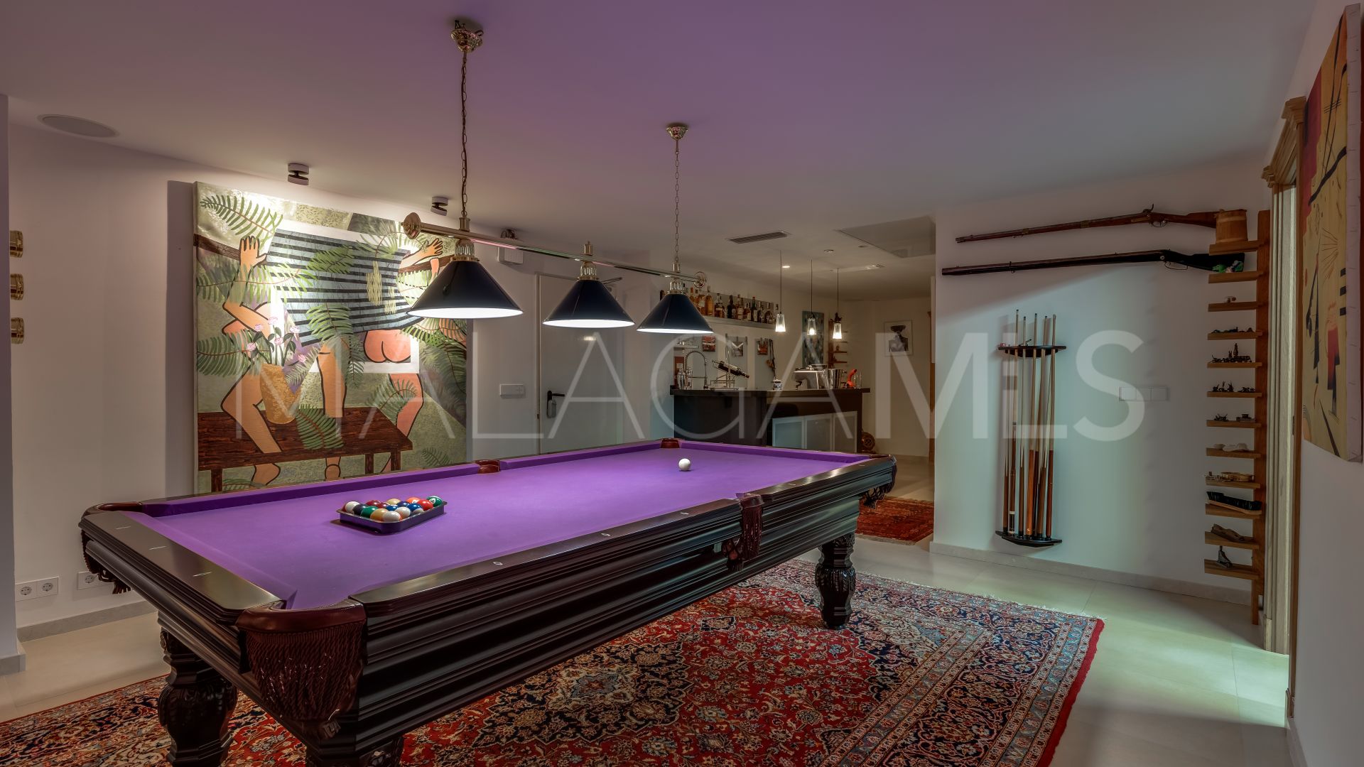 Villa for sale in Nueva Andalucia