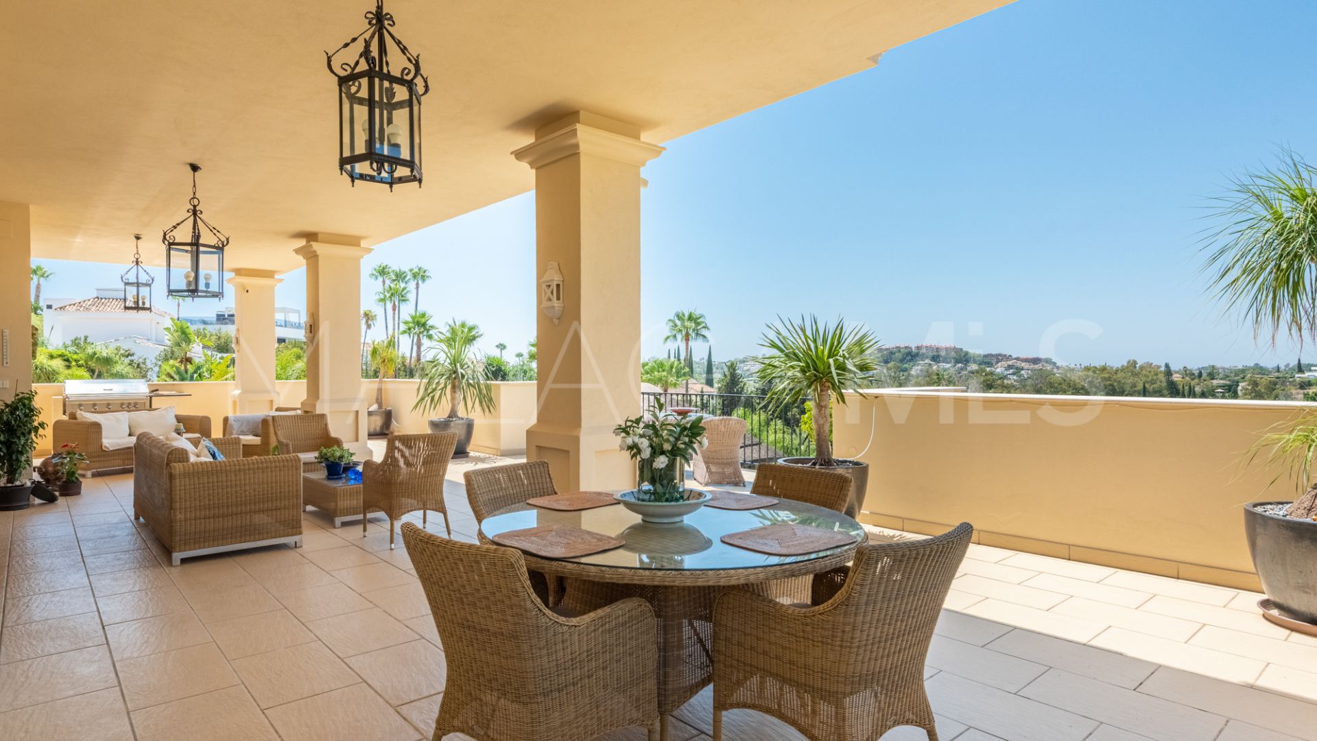 Villa for sale in Nueva Andalucia