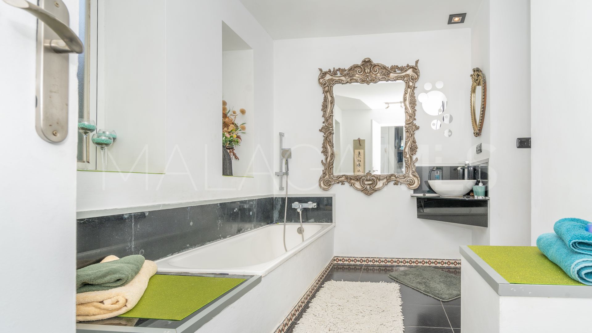 Villa for sale in Estepona Golf
