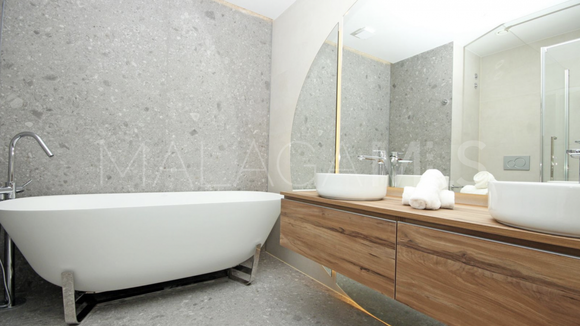 Buy Nueva Andalucia ground floor apartment