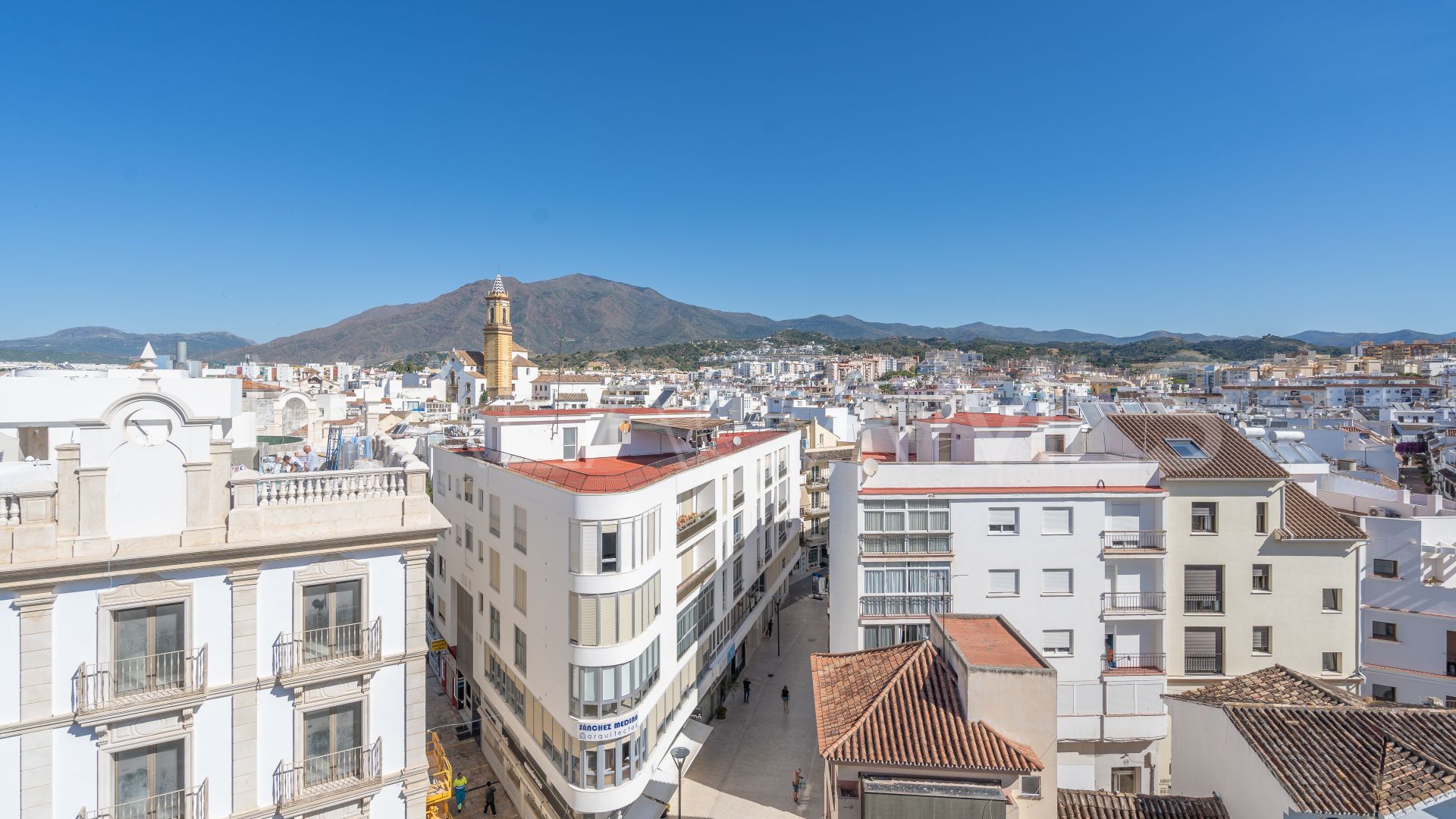 4 bedrooms penthouse for sale in Estepona Centre