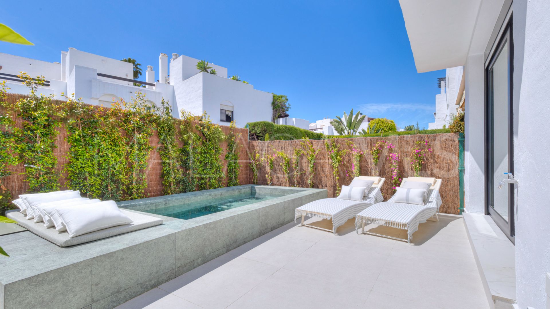 Radhus for sale in Linda Vista Baja