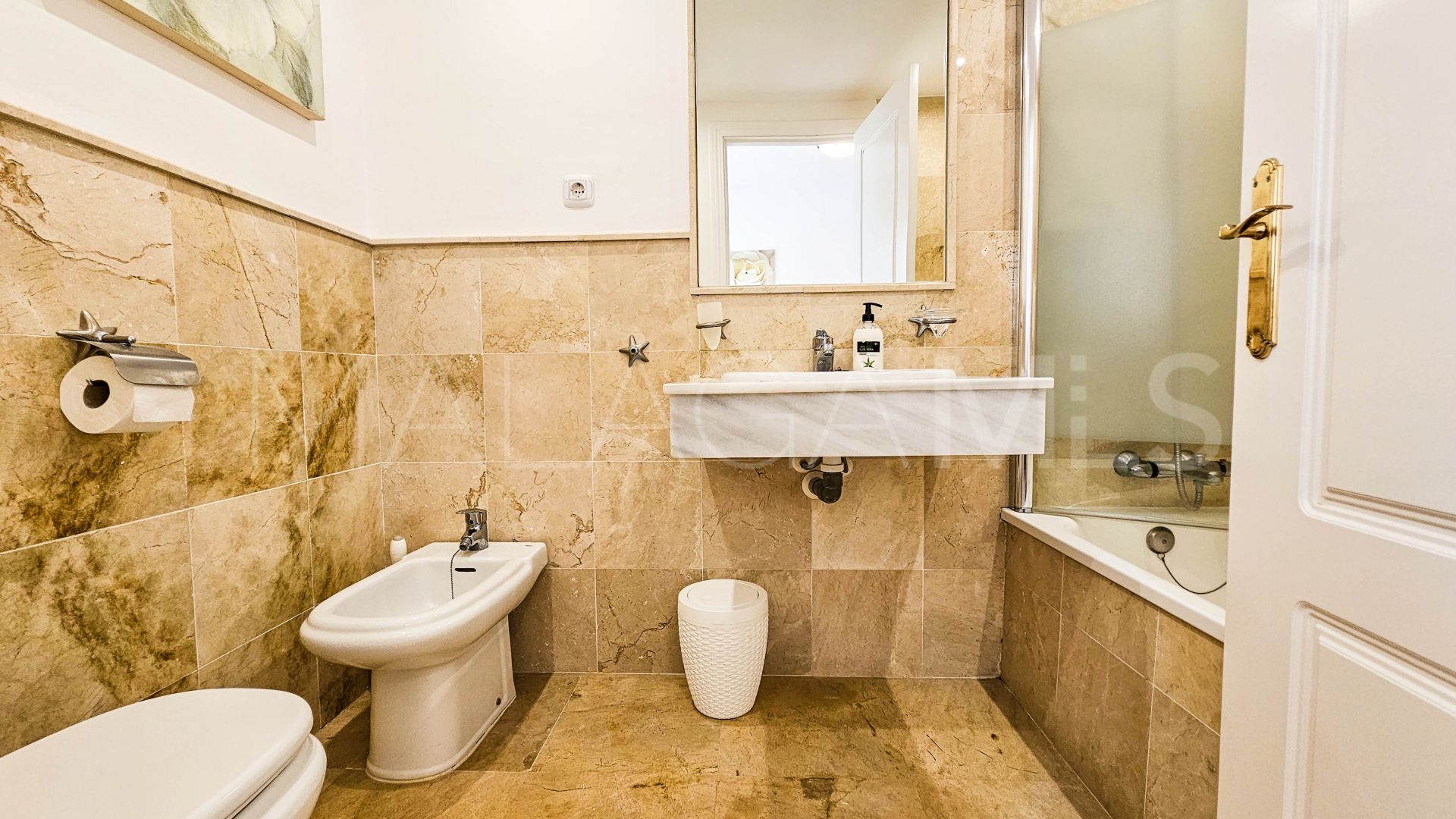 For sale ground floor apartment in La Duquesa