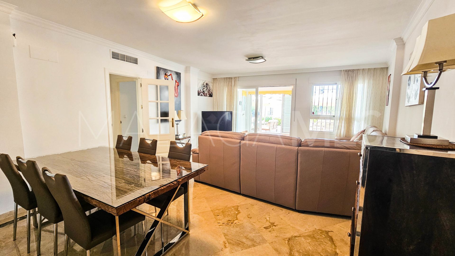 For sale ground floor apartment in La Duquesa