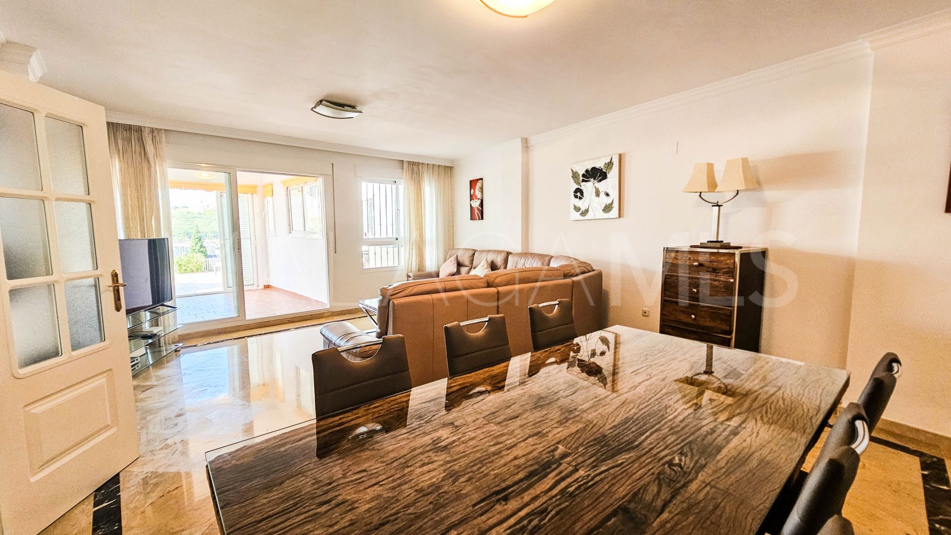 For sale ground floor apartment in La Duquesa