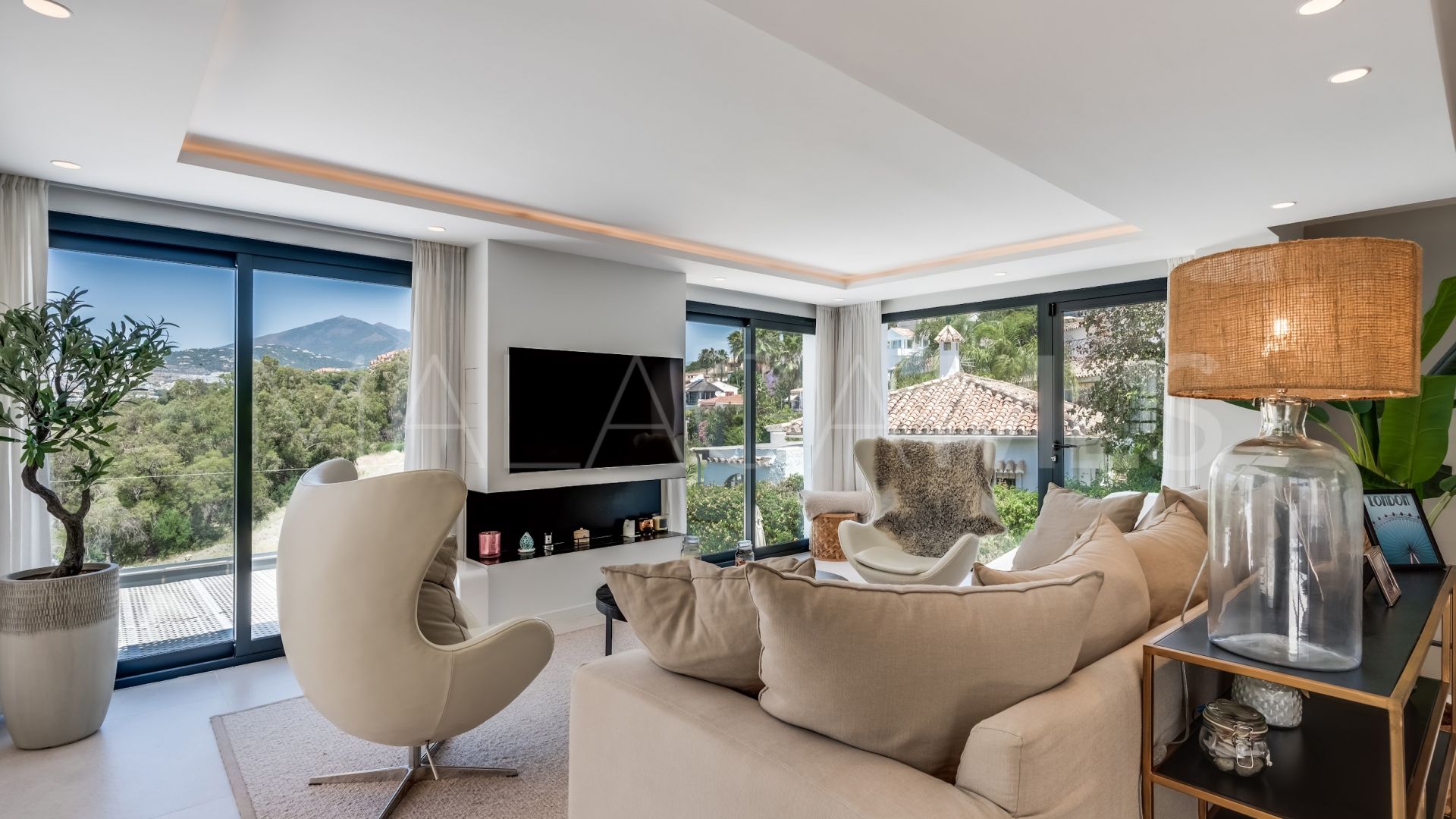 Buy Nueva Andalucia villa
