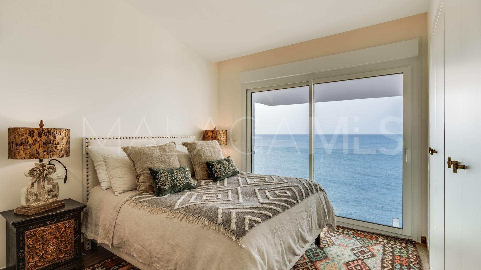 Duplex penthouse for sale in Bahia Dorada
