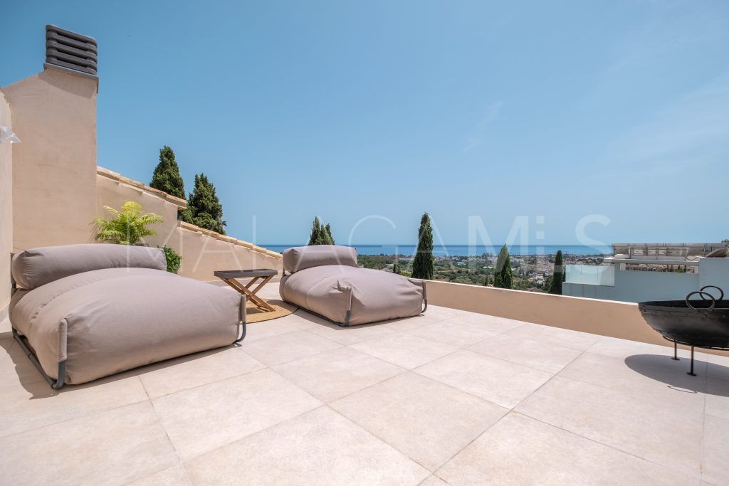 Villa for sale in Altos del Paraiso