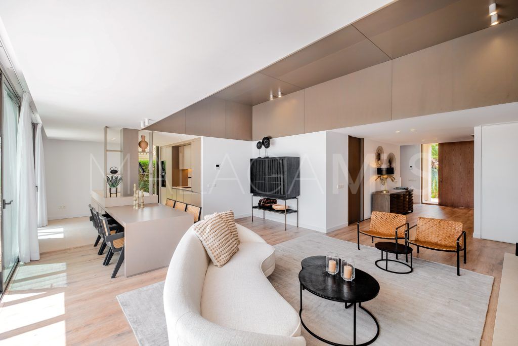 Villa for sale in Altos del Paraiso