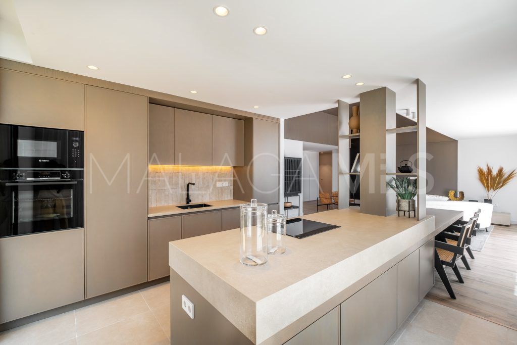 Villa for sale in Altos del Paraiso