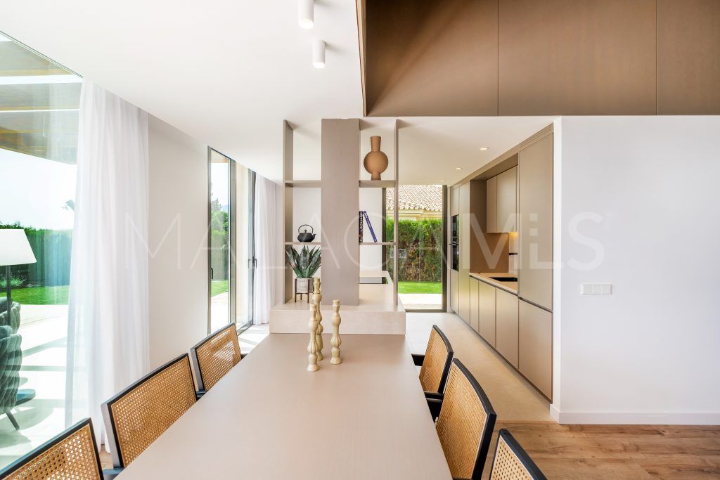 Villa for sale in Altos del Paraiso