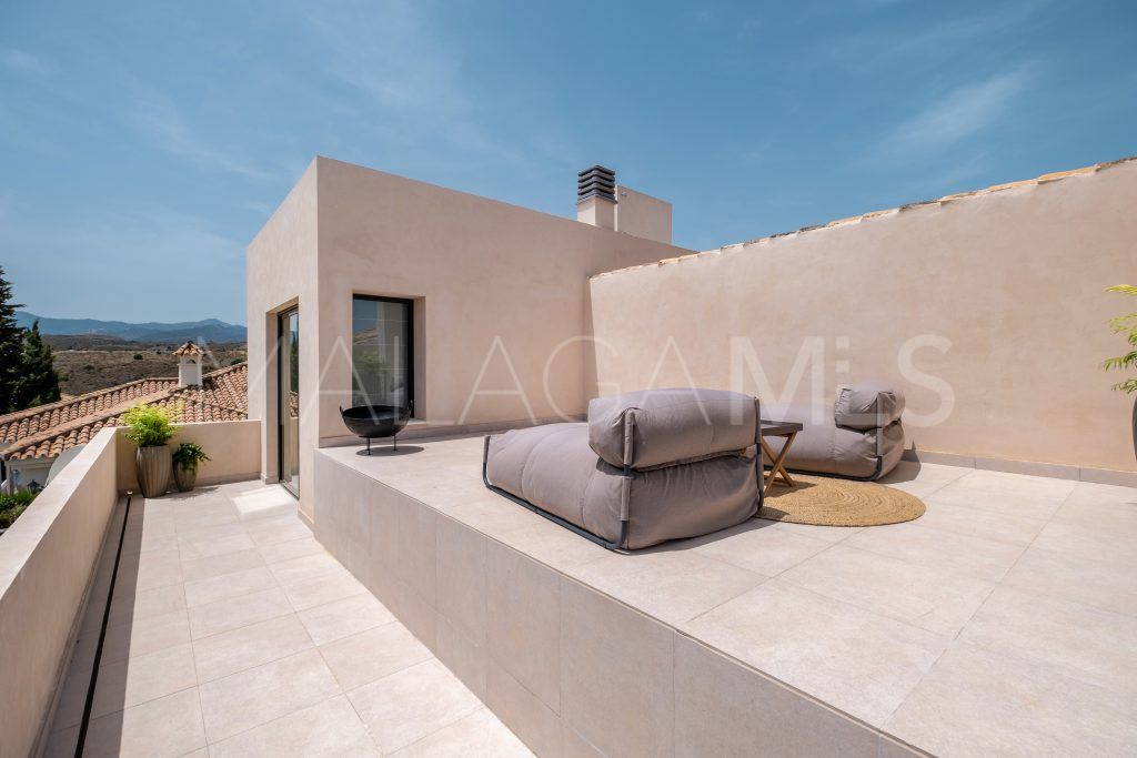 Villa for sale in Altos del Paraiso