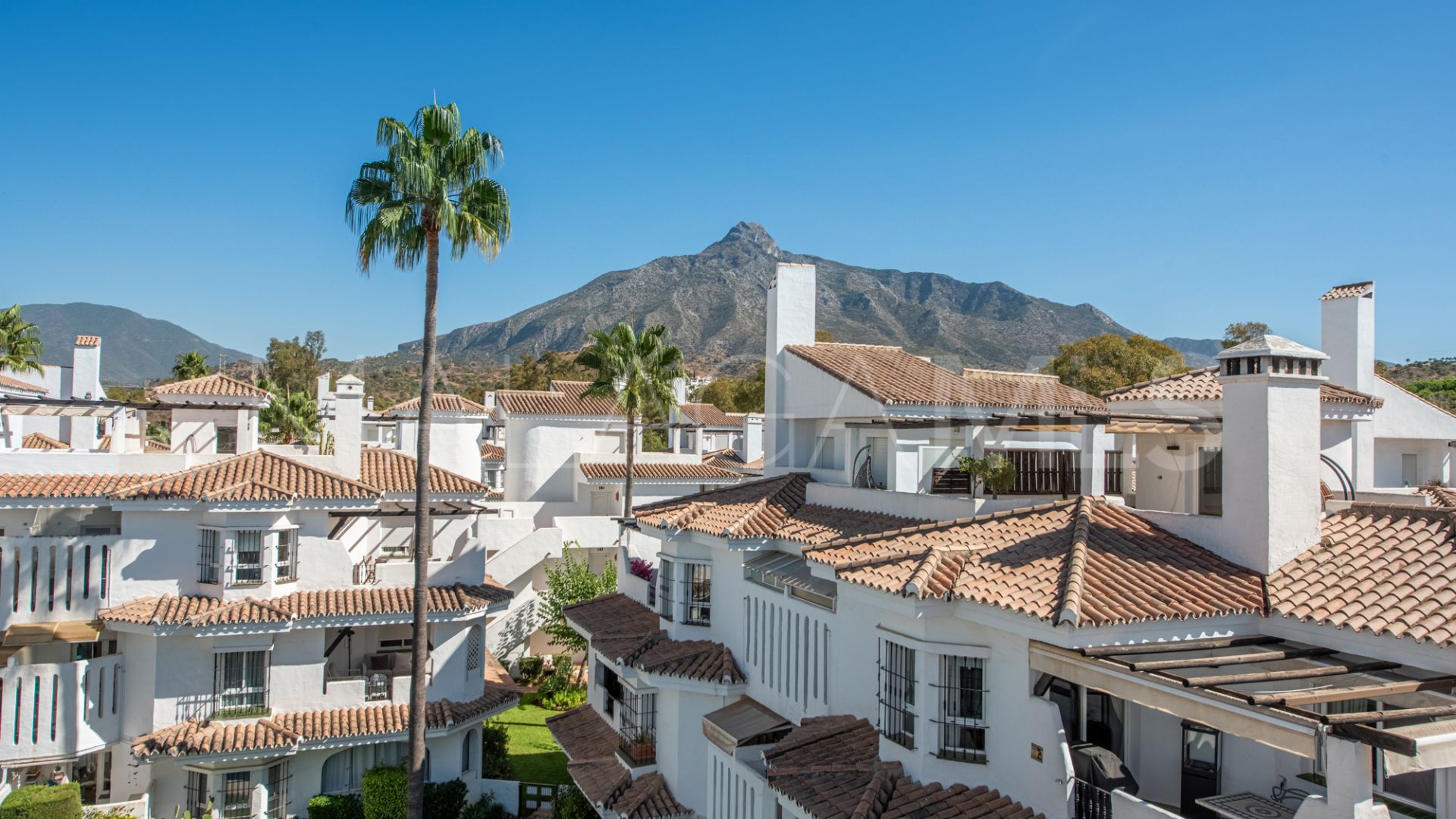 Zweistöckiges penthouse for sale in Los Naranjos de Marbella