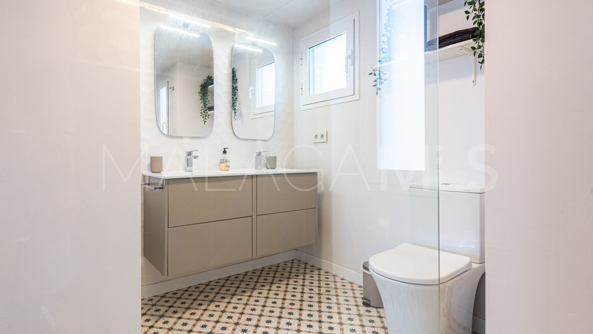 Zweistöckiges penthouse for sale in Los Naranjos de Marbella