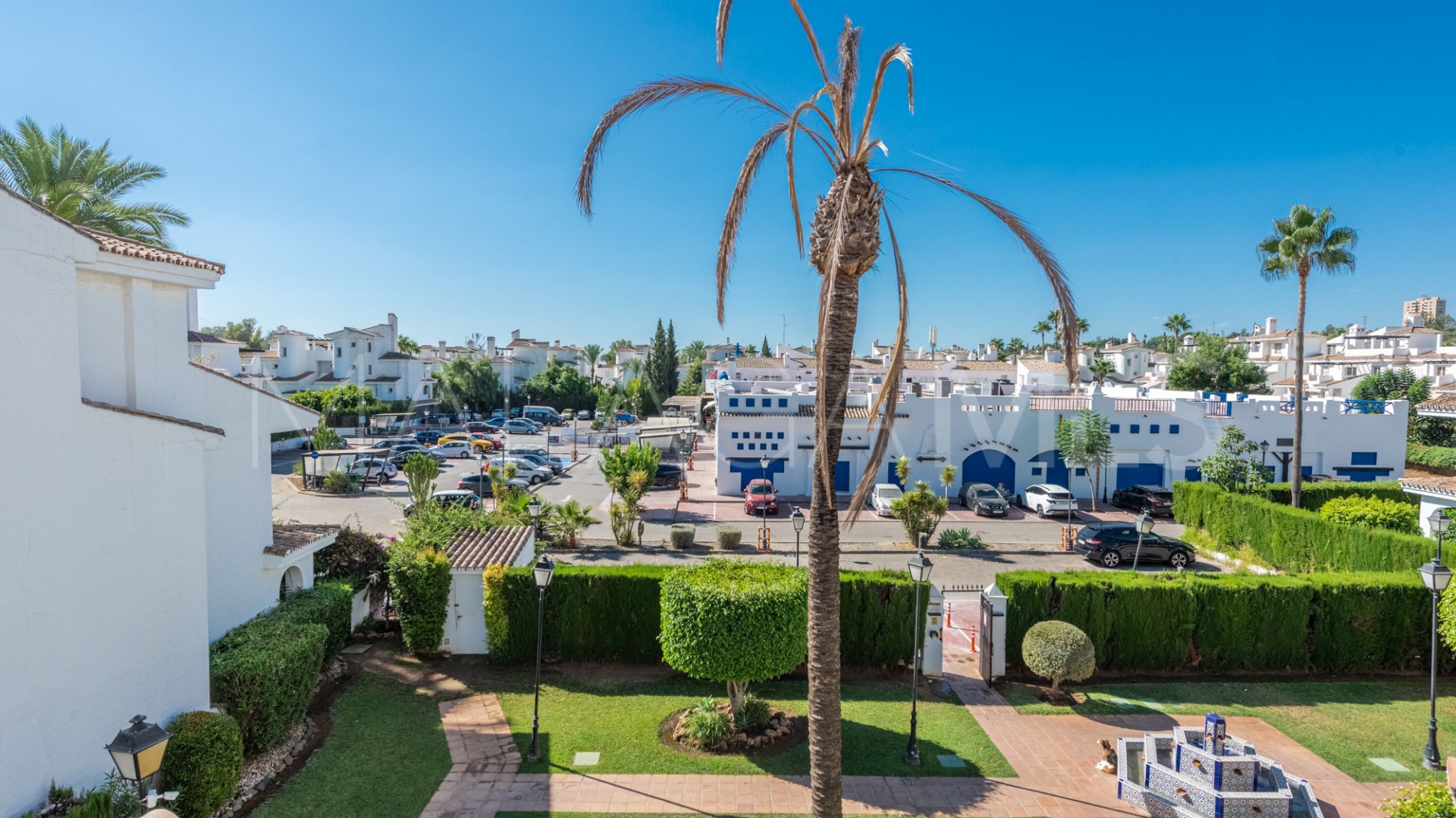 Zweistöckiges penthouse for sale in Los Naranjos de Marbella