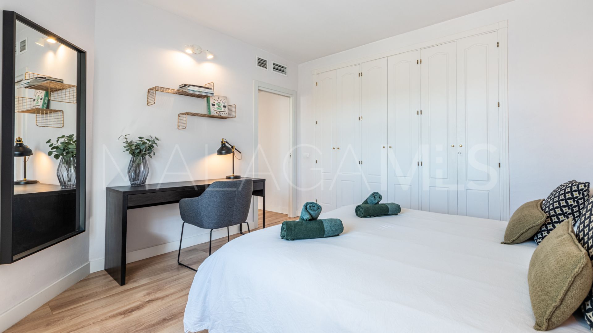 Zweistöckiges penthouse for sale in Los Naranjos de Marbella