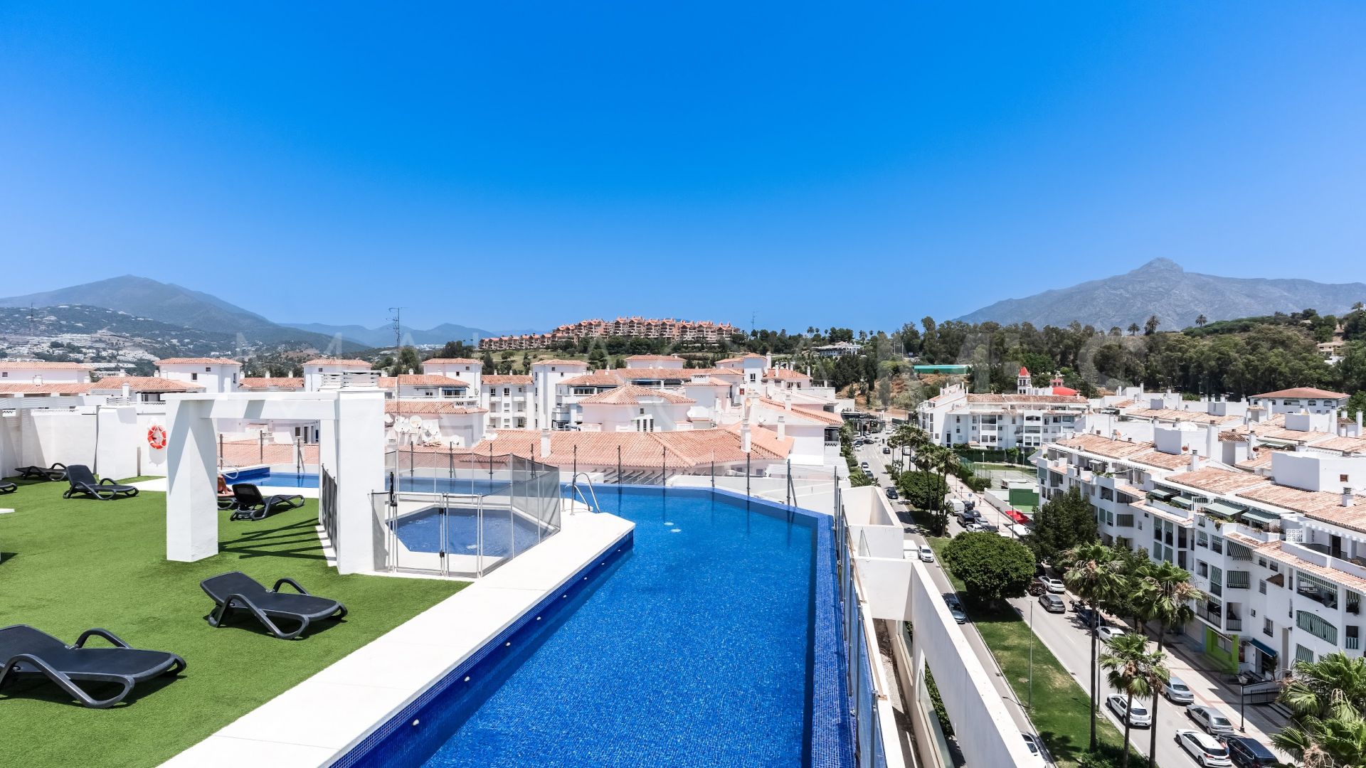 Takvåning for sale in Nueva Andalucia