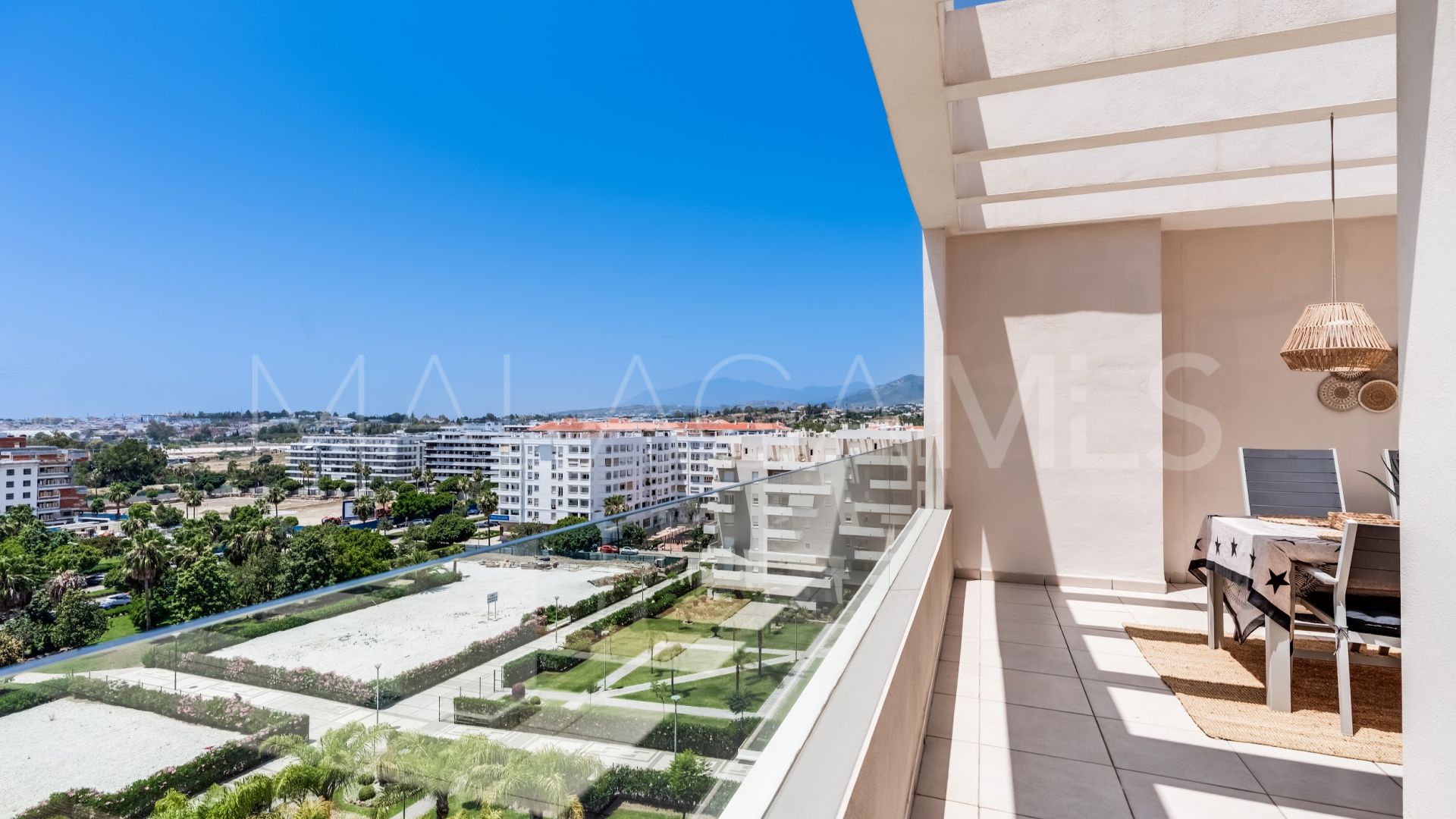 Takvåning for sale in Nueva Andalucia
