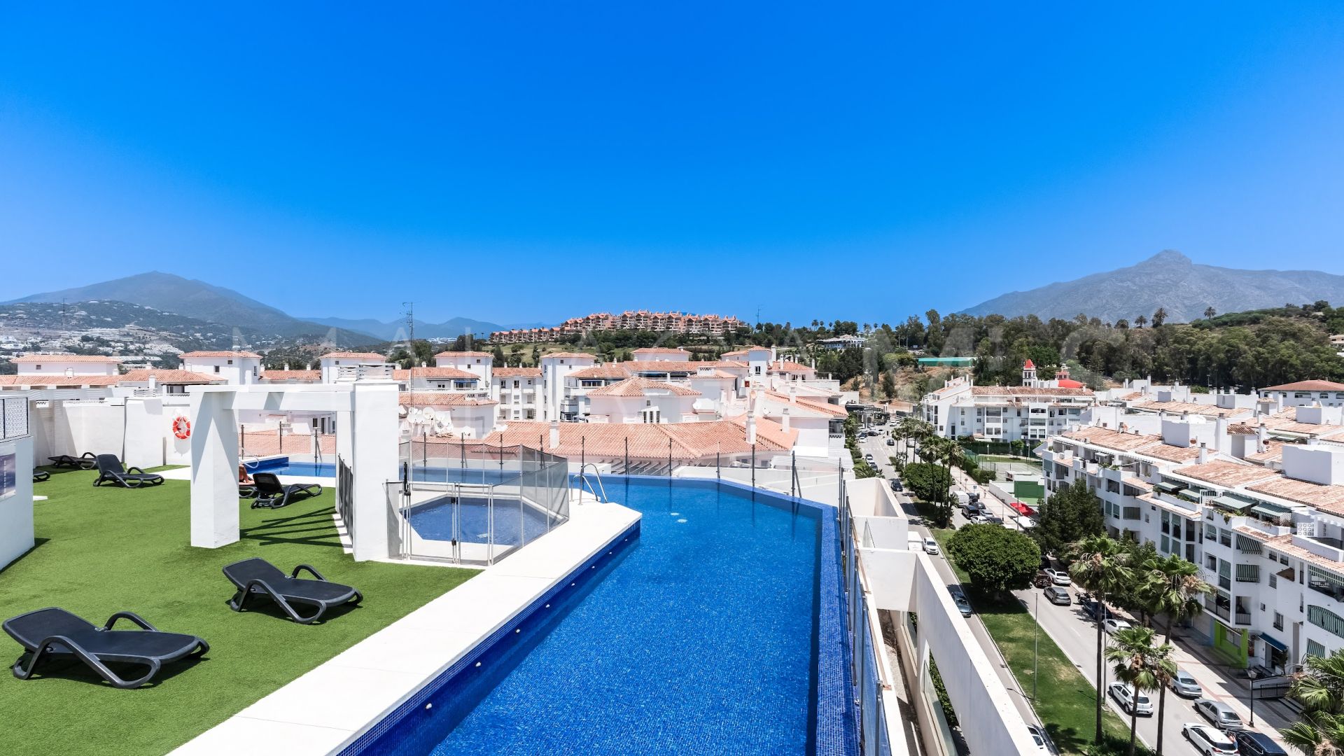 Takvåning for sale in Nueva Andalucia
