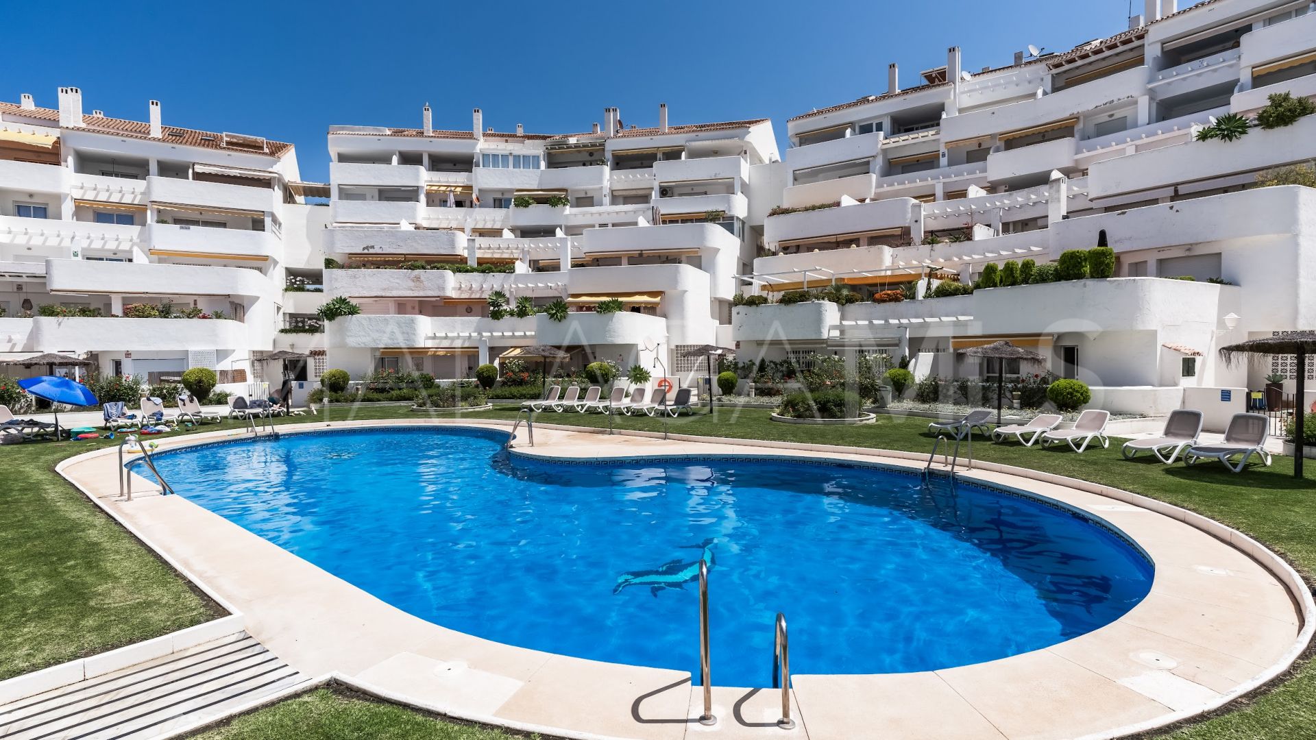 Ground floor apartment with 3 bedrooms for sale in Nueva Andalucia