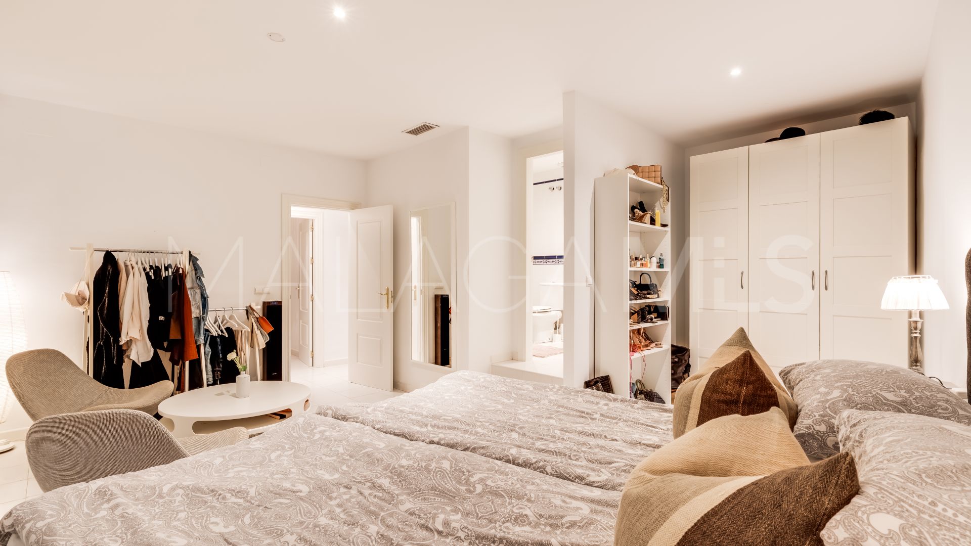 Ground floor apartment with 3 bedrooms for sale in Nueva Andalucia