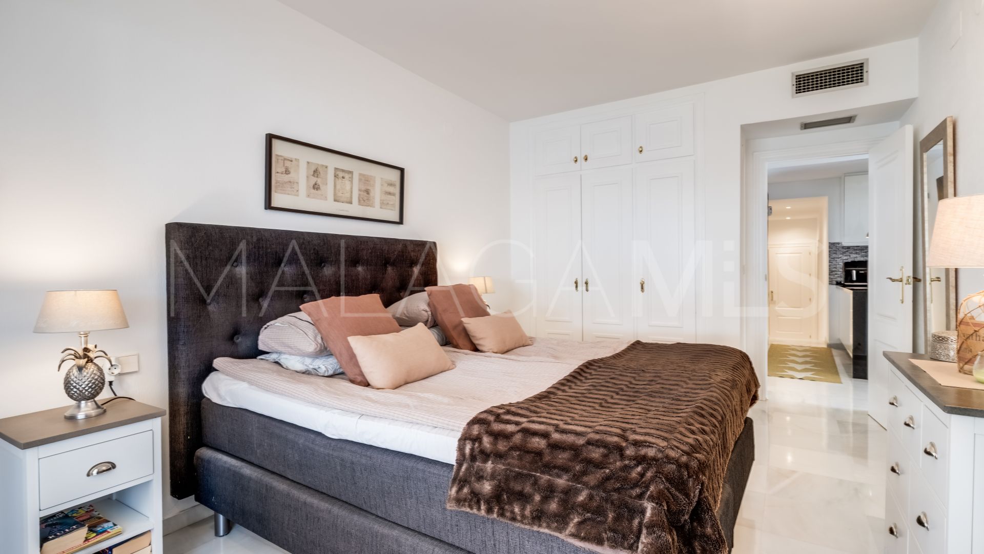 Ground floor apartment with 3 bedrooms for sale in Nueva Andalucia