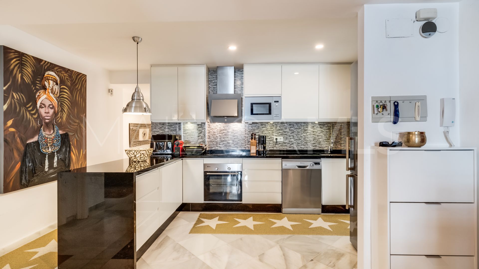 Ground floor apartment with 3 bedrooms for sale in Nueva Andalucia