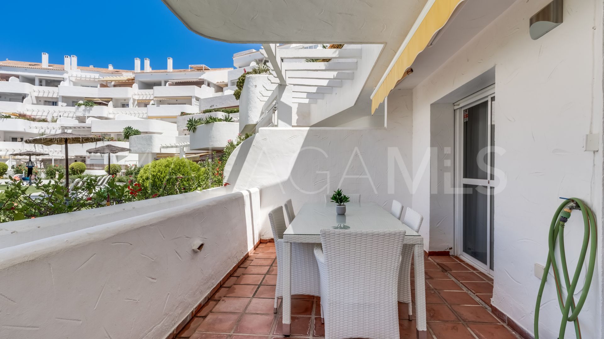 Ground floor apartment with 3 bedrooms for sale in Nueva Andalucia