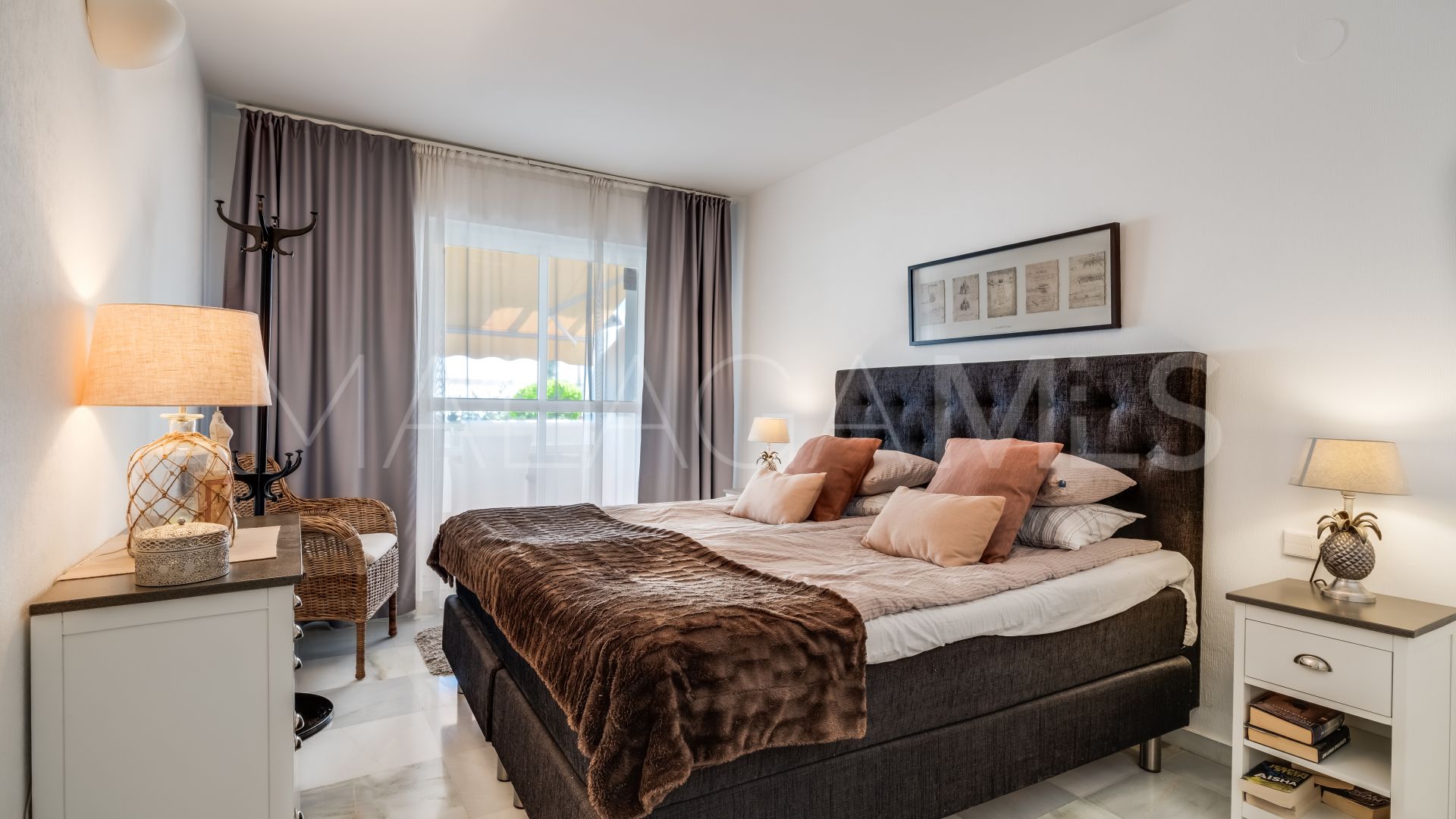 Ground floor apartment with 3 bedrooms for sale in Nueva Andalucia