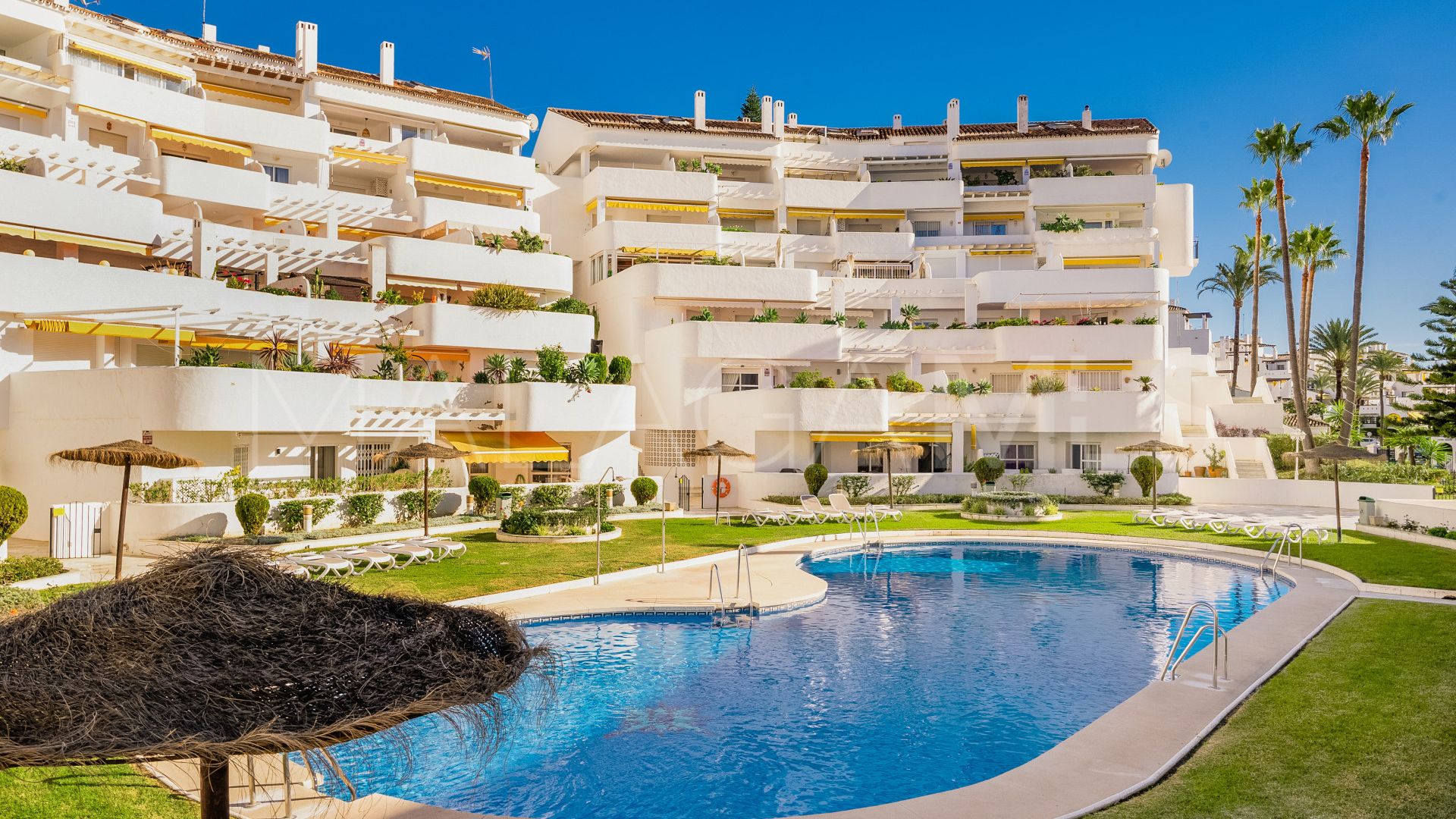 Ground floor apartment with 3 bedrooms for sale in Nueva Andalucia
